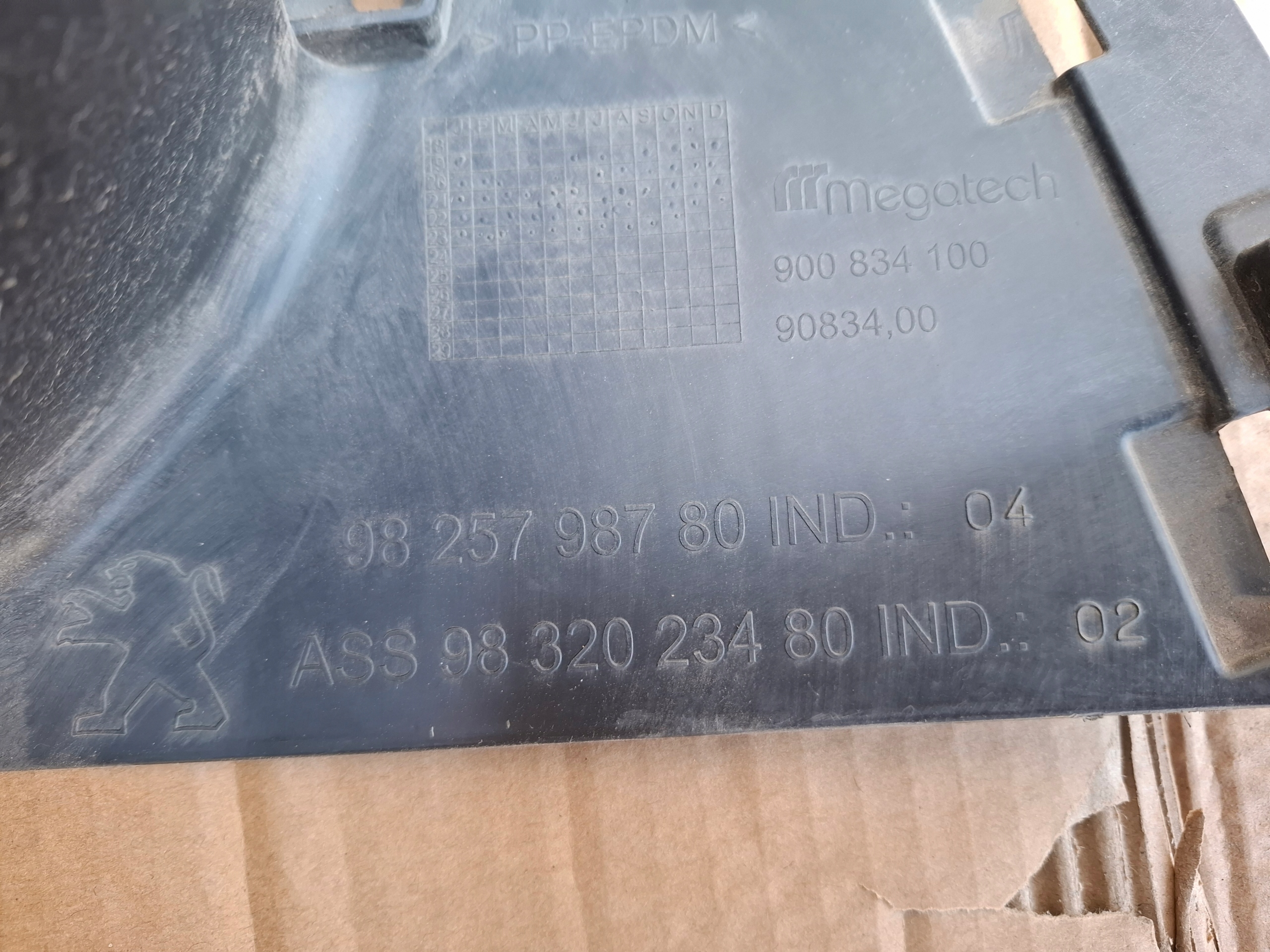mudguard rear. right PEUGEOT 2008 II 23r 9825798780