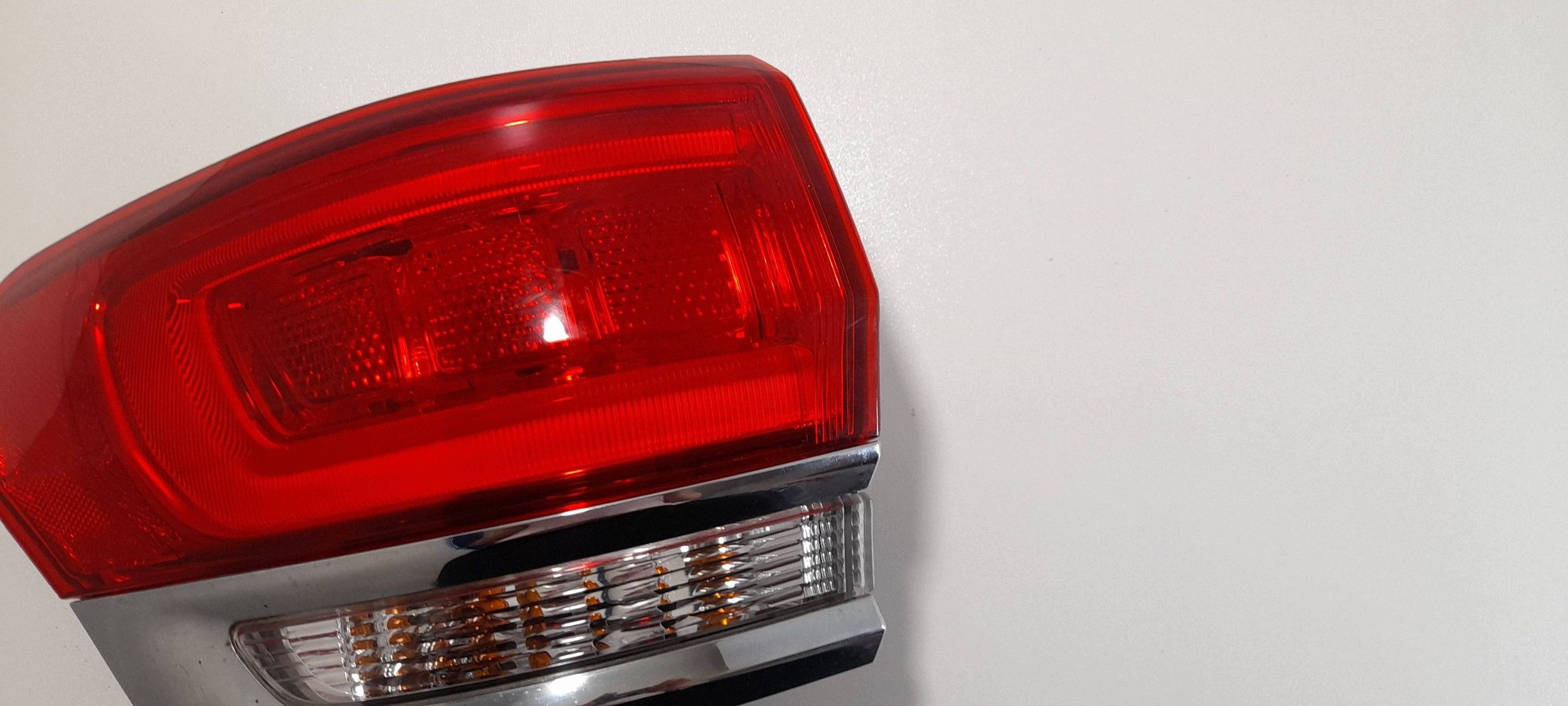 Jeep Grand Cherokee WK2 light rear left R1YS1 (R446)