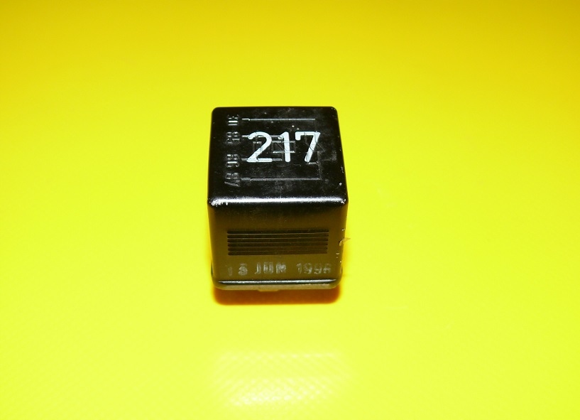 relay 217 AUDI A8 D2 94-98r. 443951253S