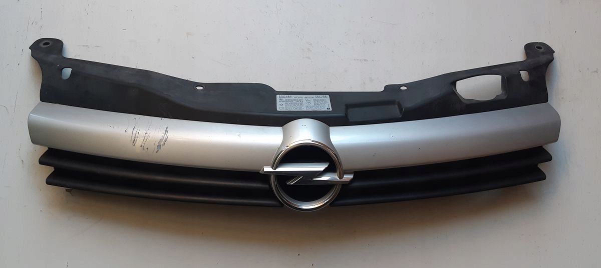 решетка радиатора opel Astra H 2004-2010