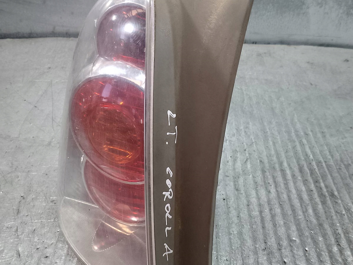 LAMPA TYLNA LEWA TOYOTA COROLLA VERSO II 0F-01 Producent części TOYOTA