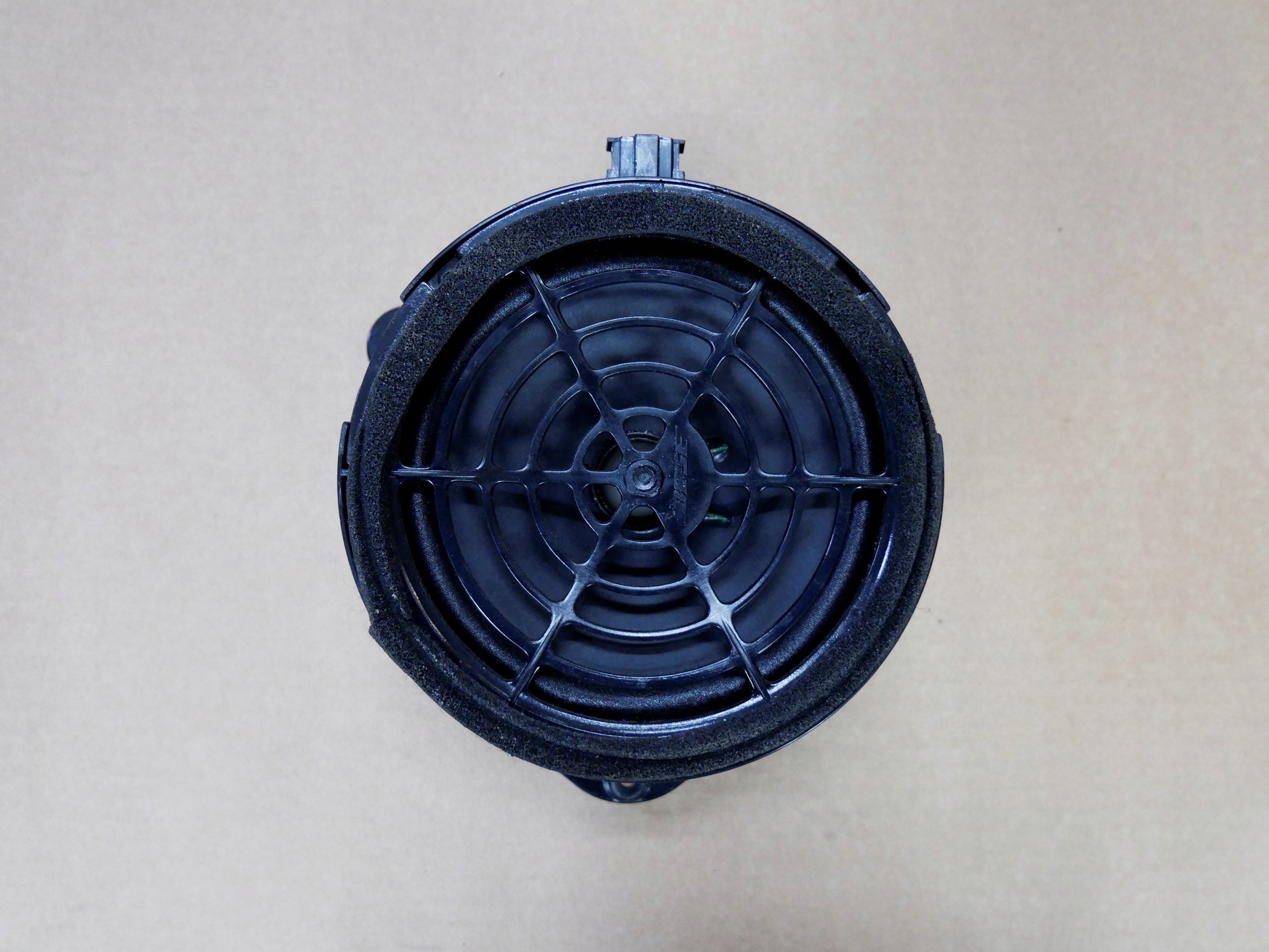 AUDI Q7 4l LIFT задній динамік BOSE 4F0035415B