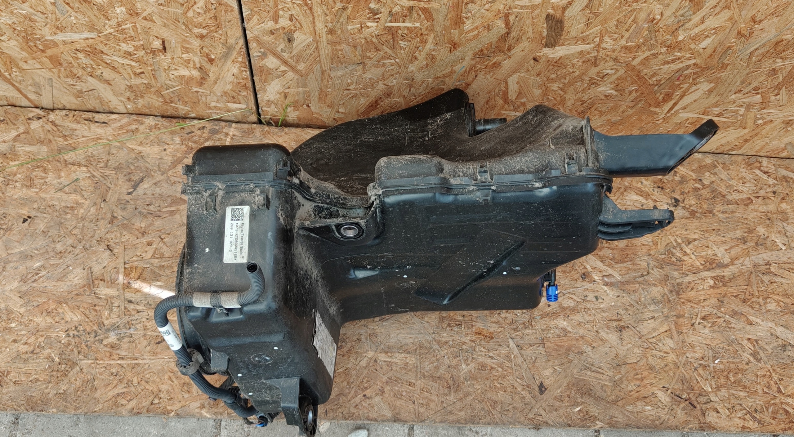 Behälter ADBLUE SEAT VW SKODA 2q0131877G
