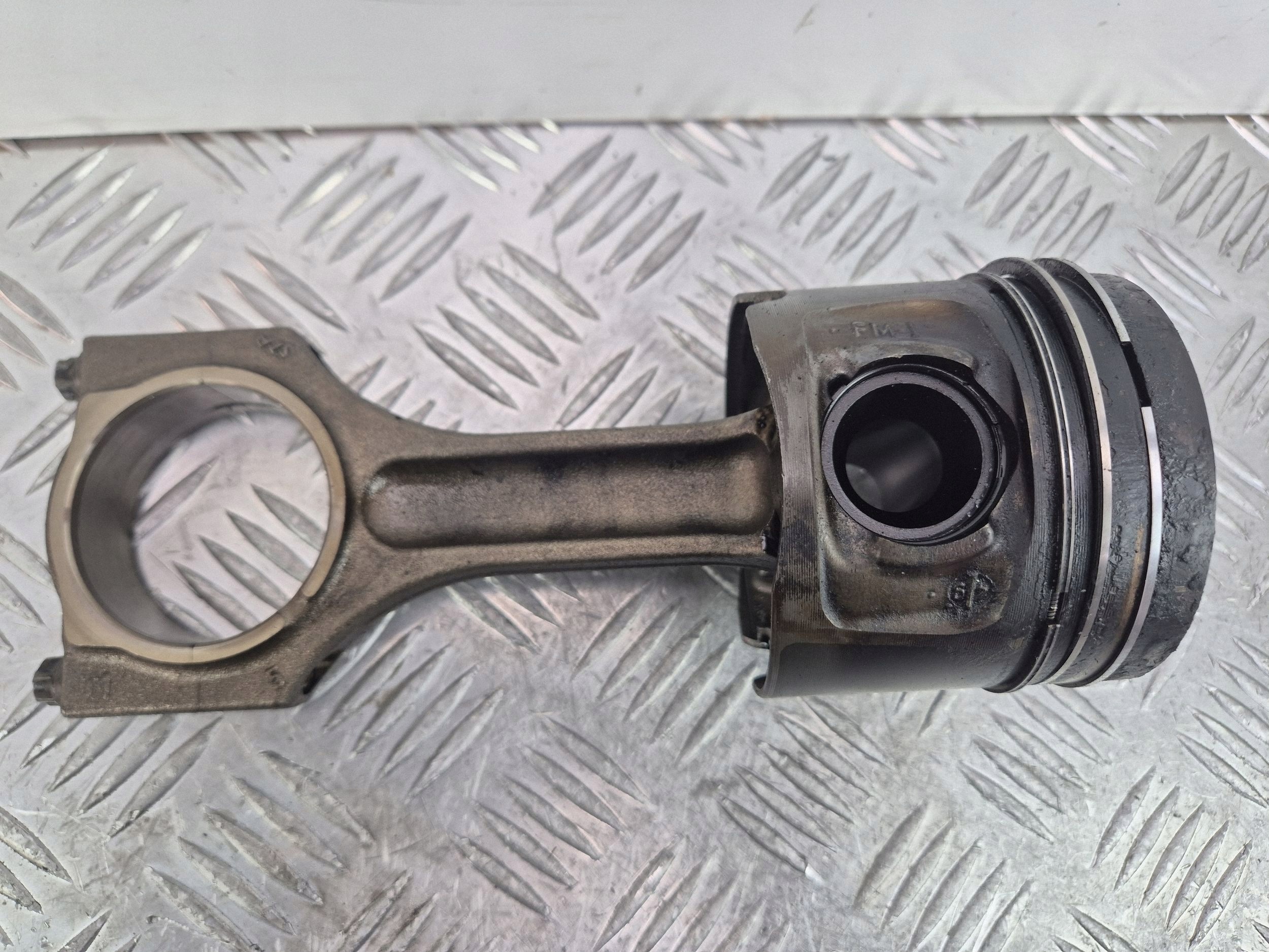 dugattyú hajtókar BMW 5 E60 E61 520d N47D20A 0840BB