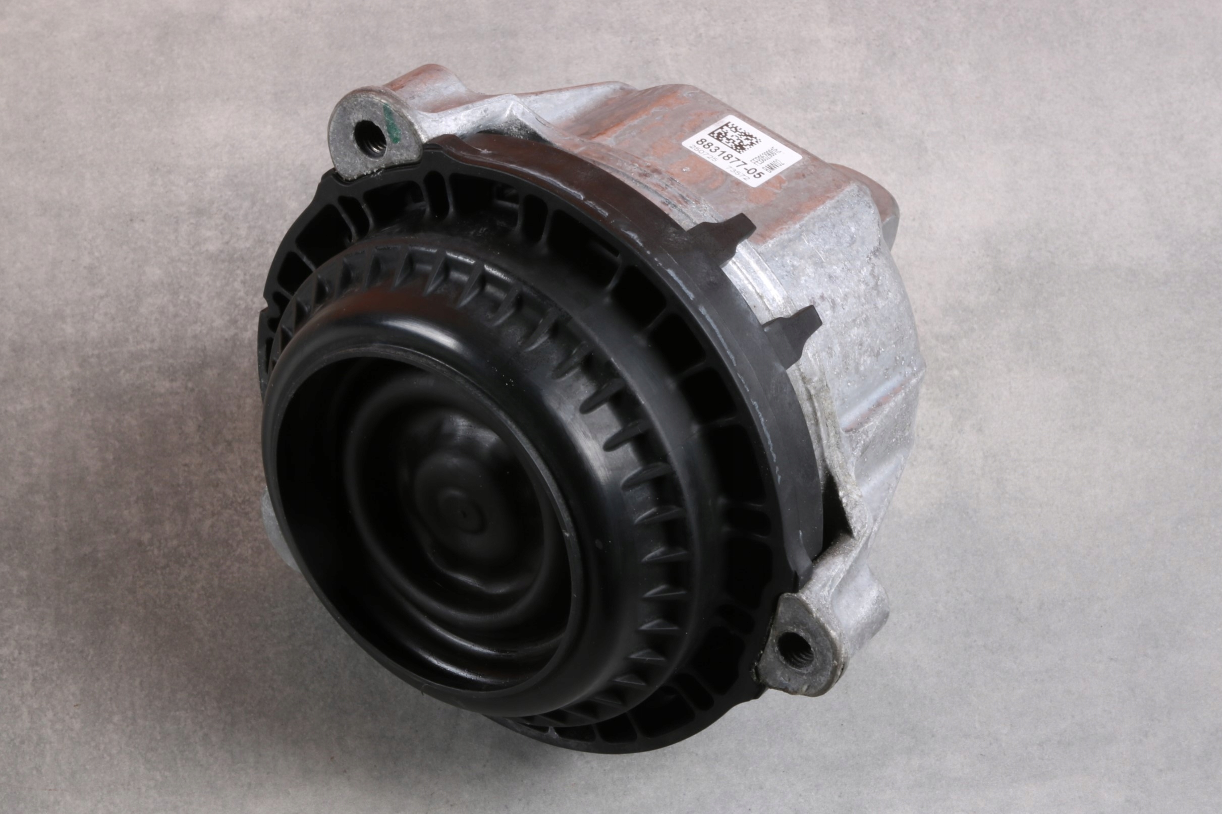 BMW 5' G60 G61 530e B48X HYBRYDA engine mount left 8831877