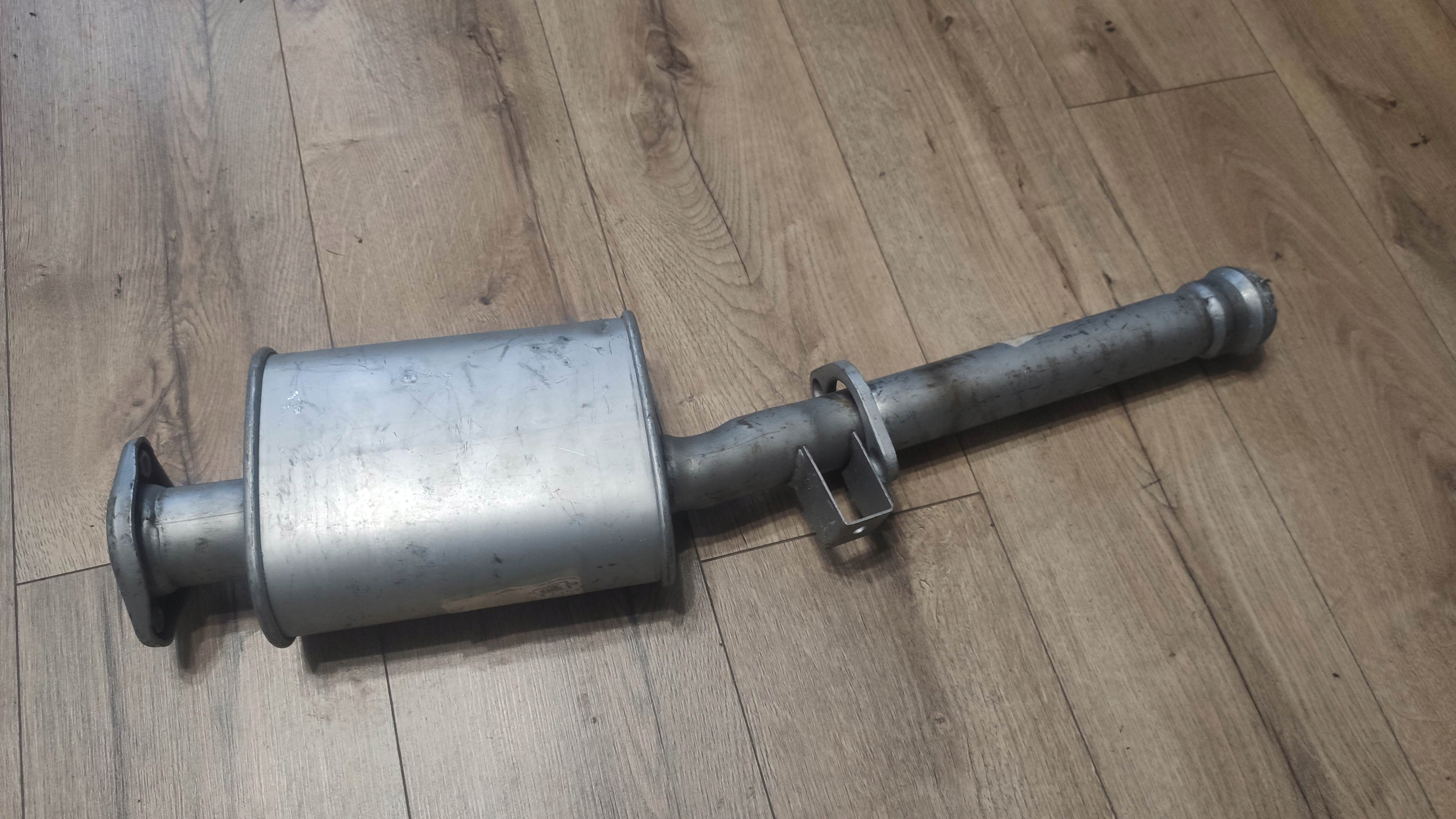 TLUMIK PRZEDNI MITSUBISHI GALANT 81 WALKER