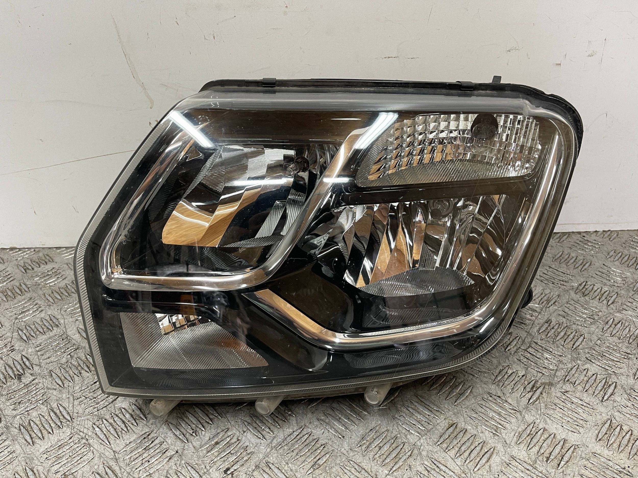 REFLEKTOR light left DACIA DUSTER 1 and LIFT 13- 260608209R