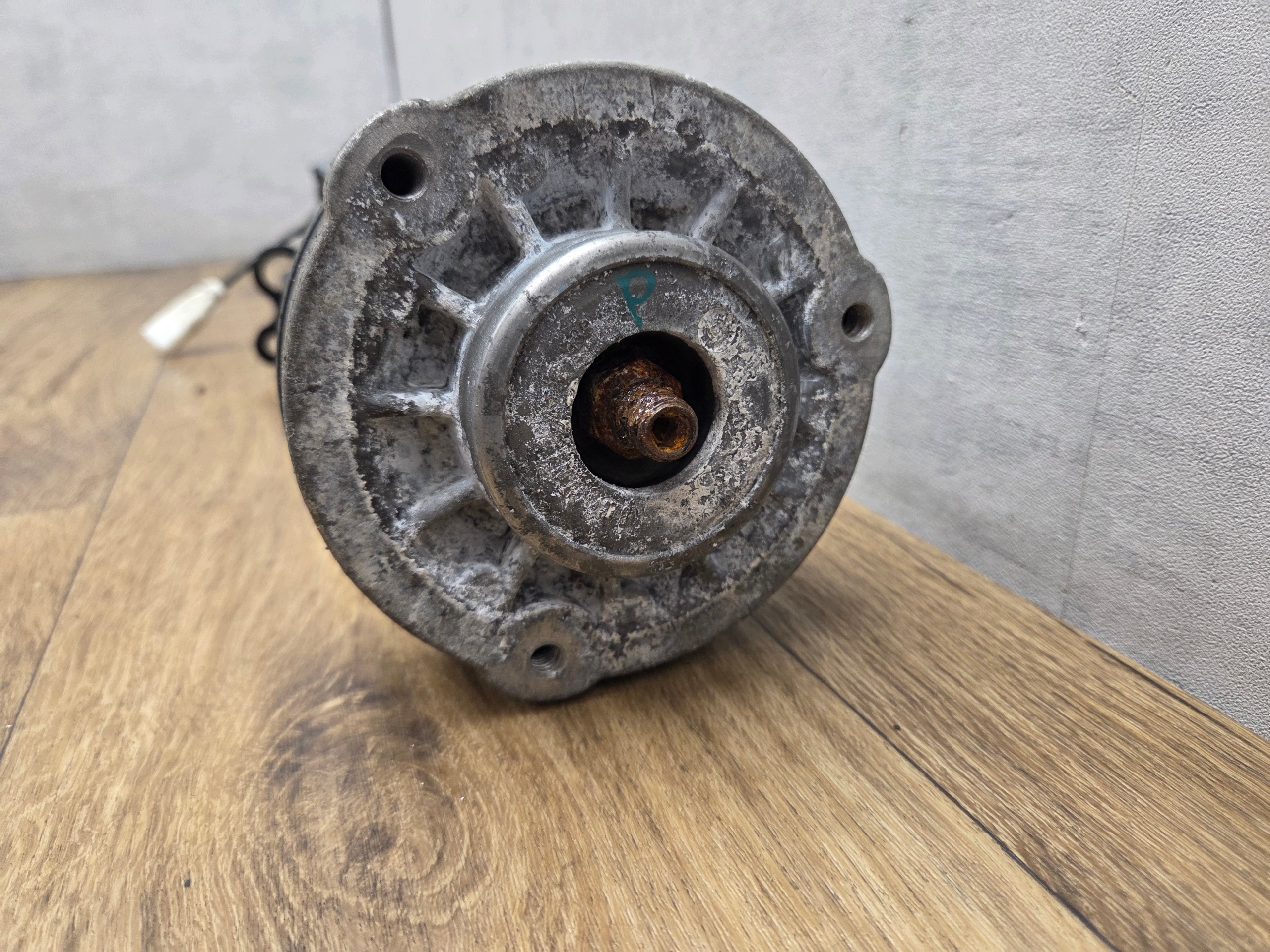 BMW 5 F11 LCI right shock absorber VDC front front 6863122