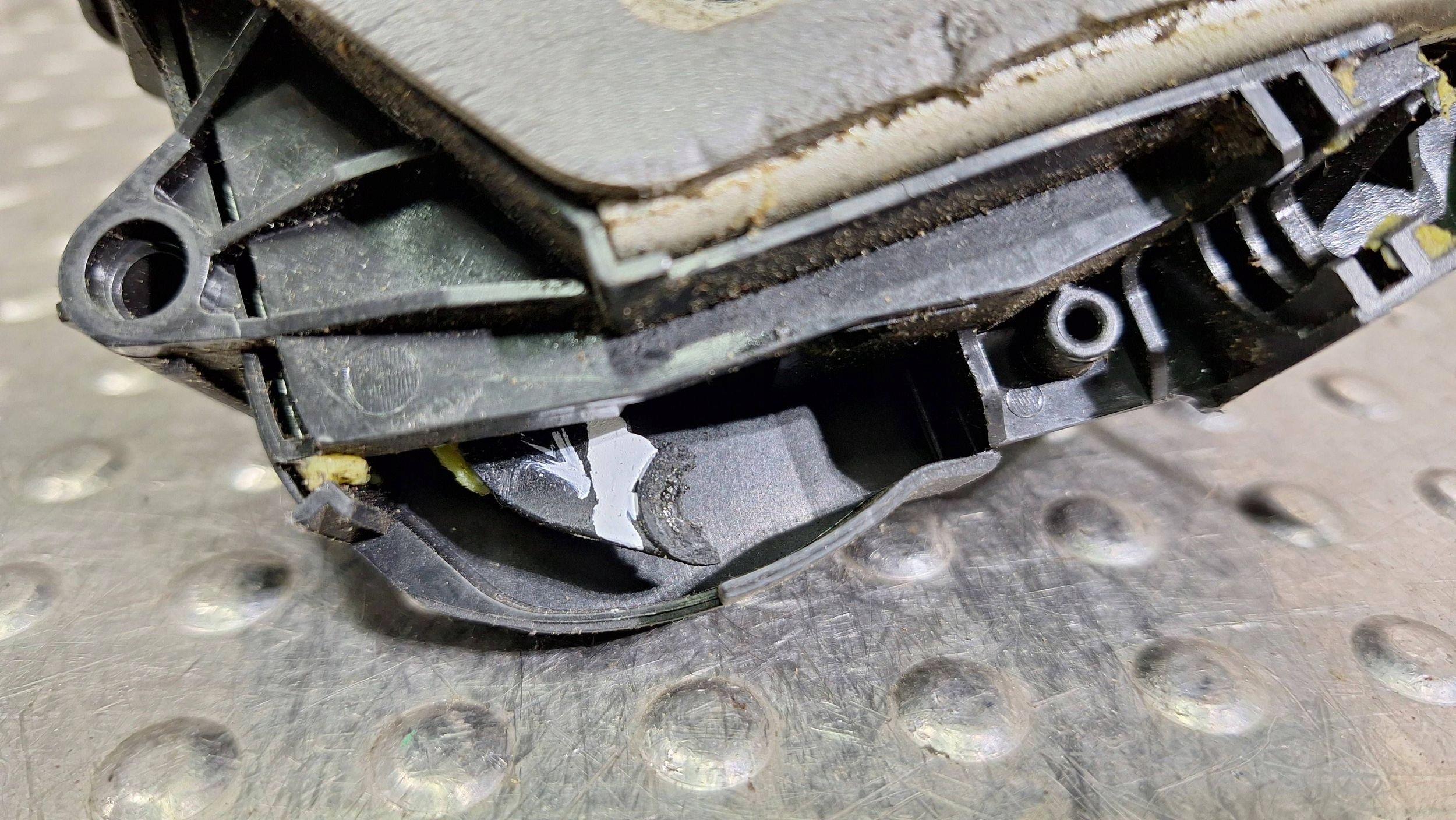 lock door left front AM5A-U21813-AE FORD FIESTA MK7 3D