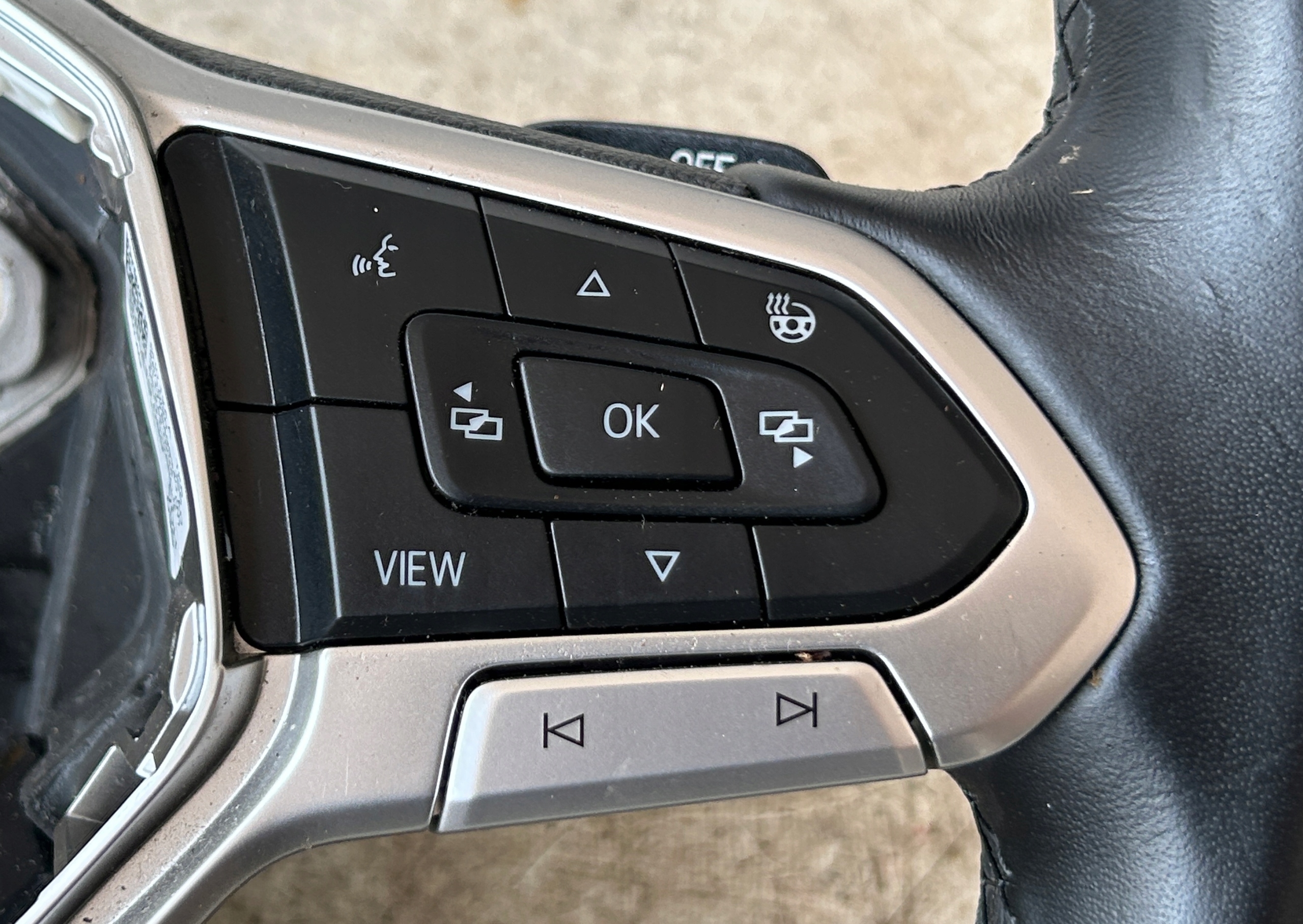 руль кожа vw GOLF VIII 5H0959542A