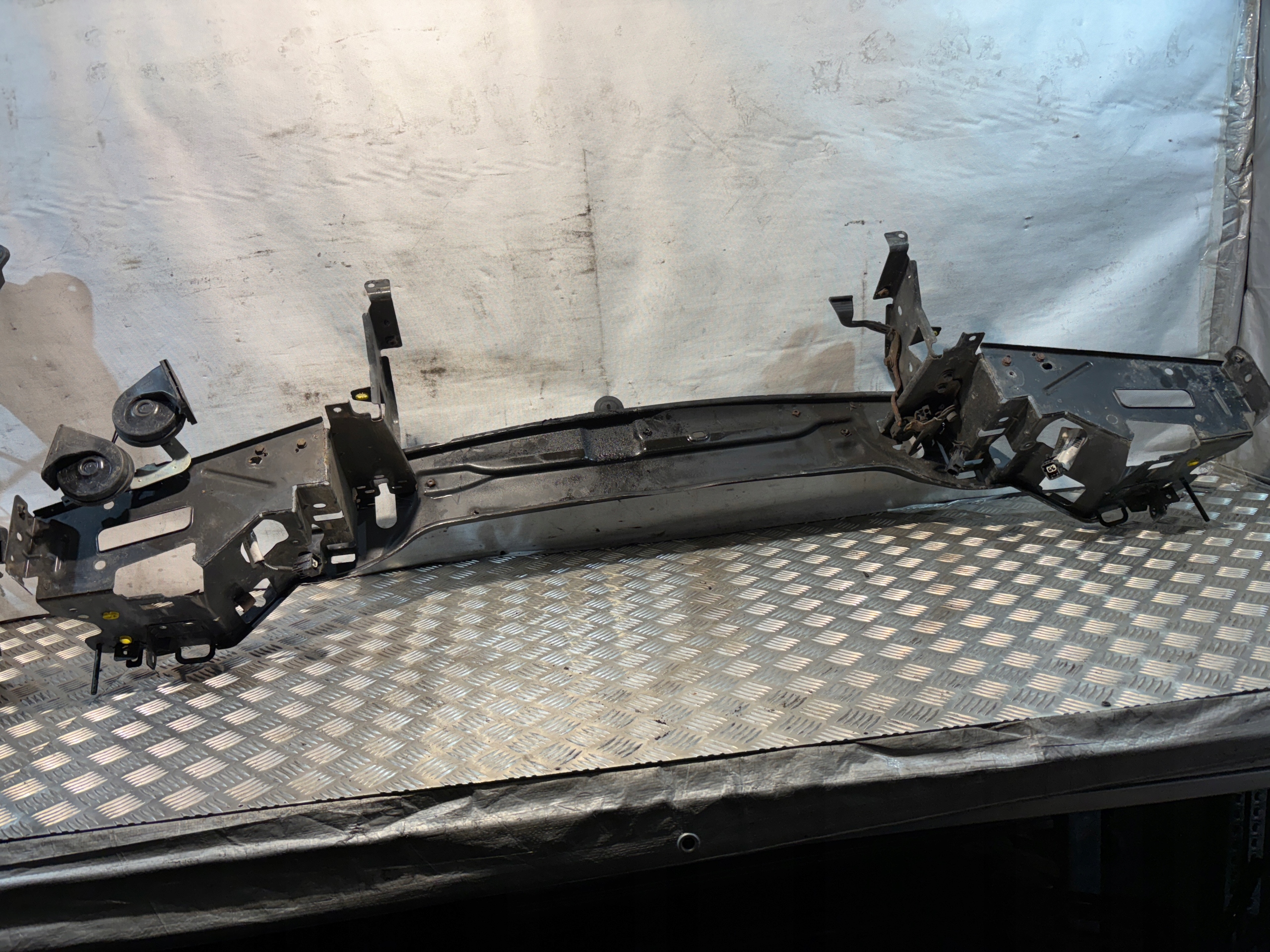 support panel for radiators pillar Volvo XC90 and 1 2,4D