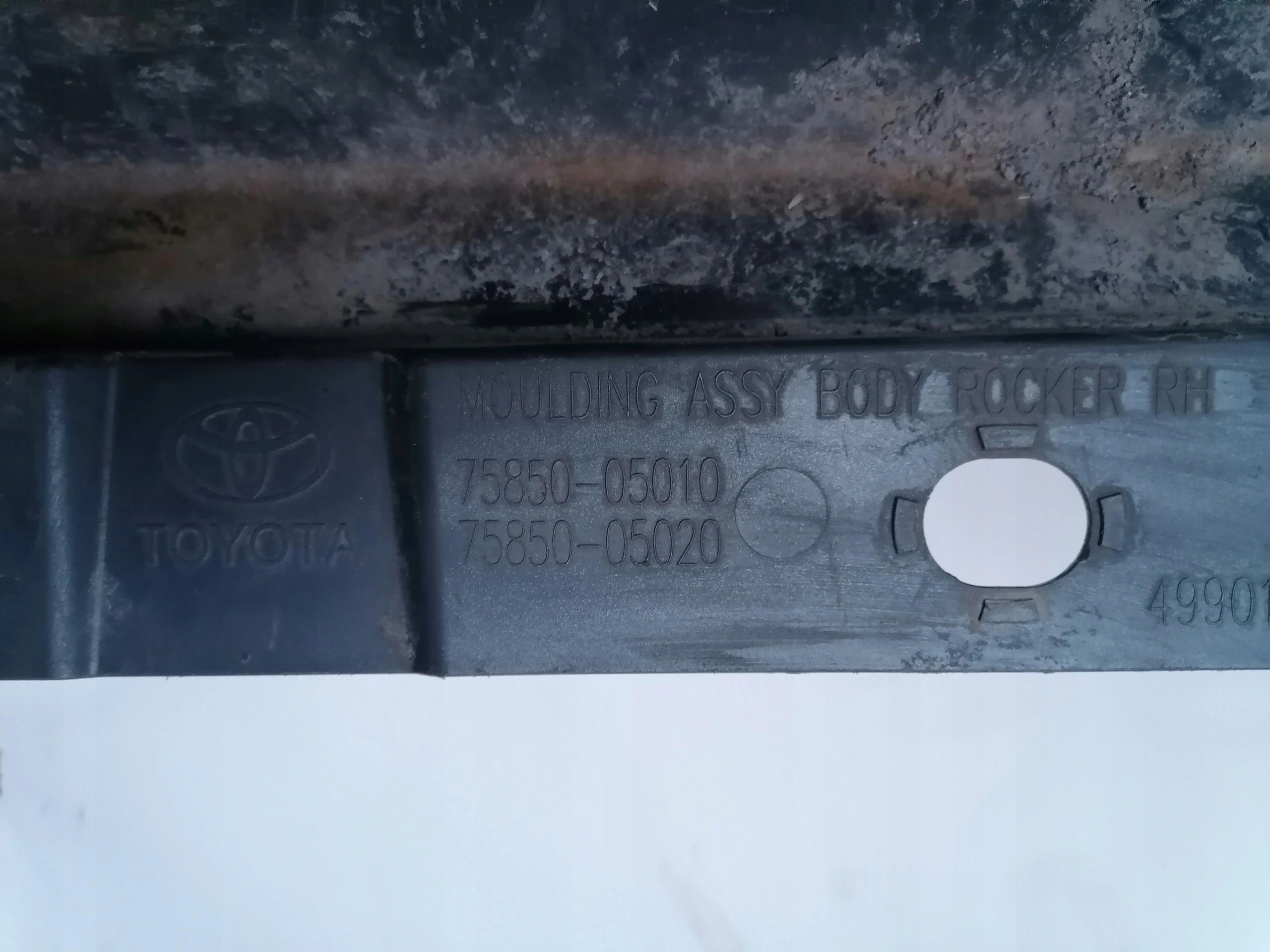 TOYOTA AVENSIS III T27 moulding threshold right