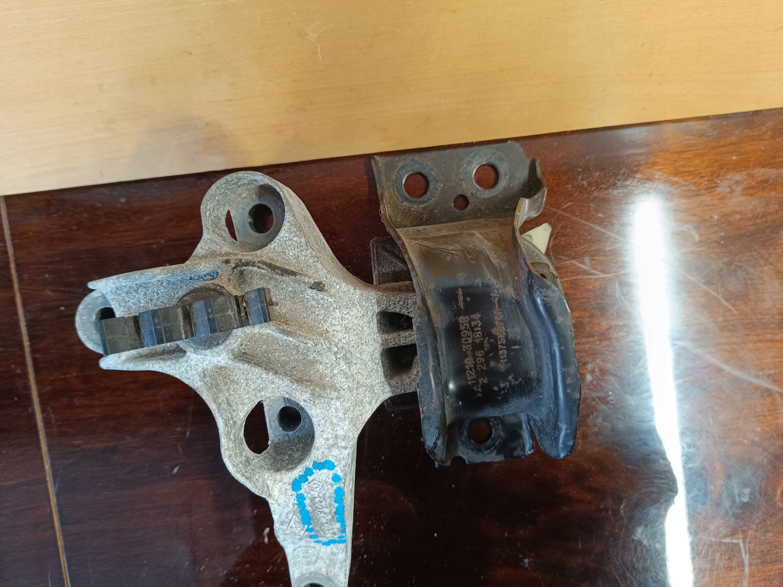 engine mount RENAULT CLIO IV CAPTUR SANDERO II 112845638R