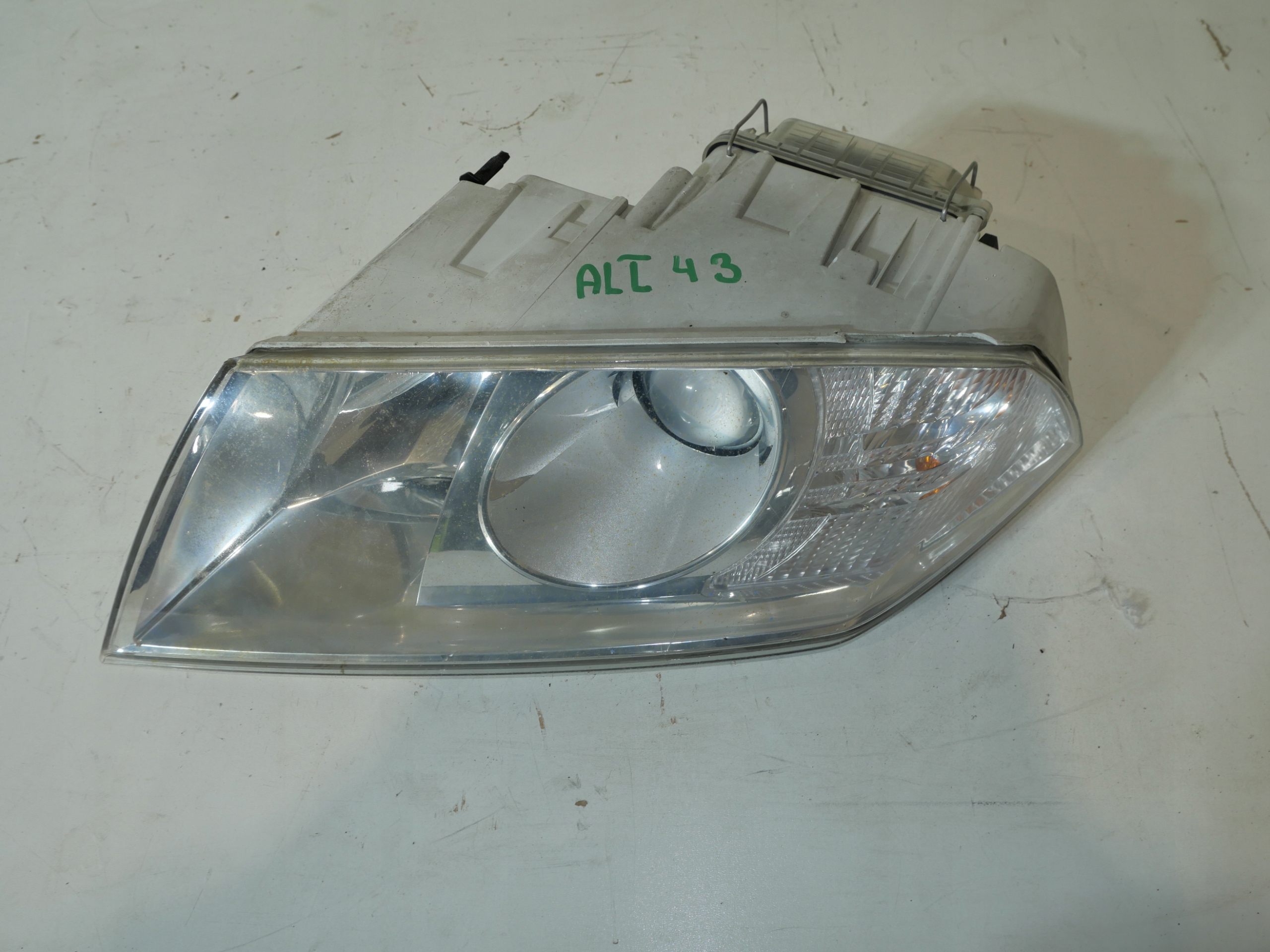 SKODA OCTAVIA II light XENON left front 1Z1941017N