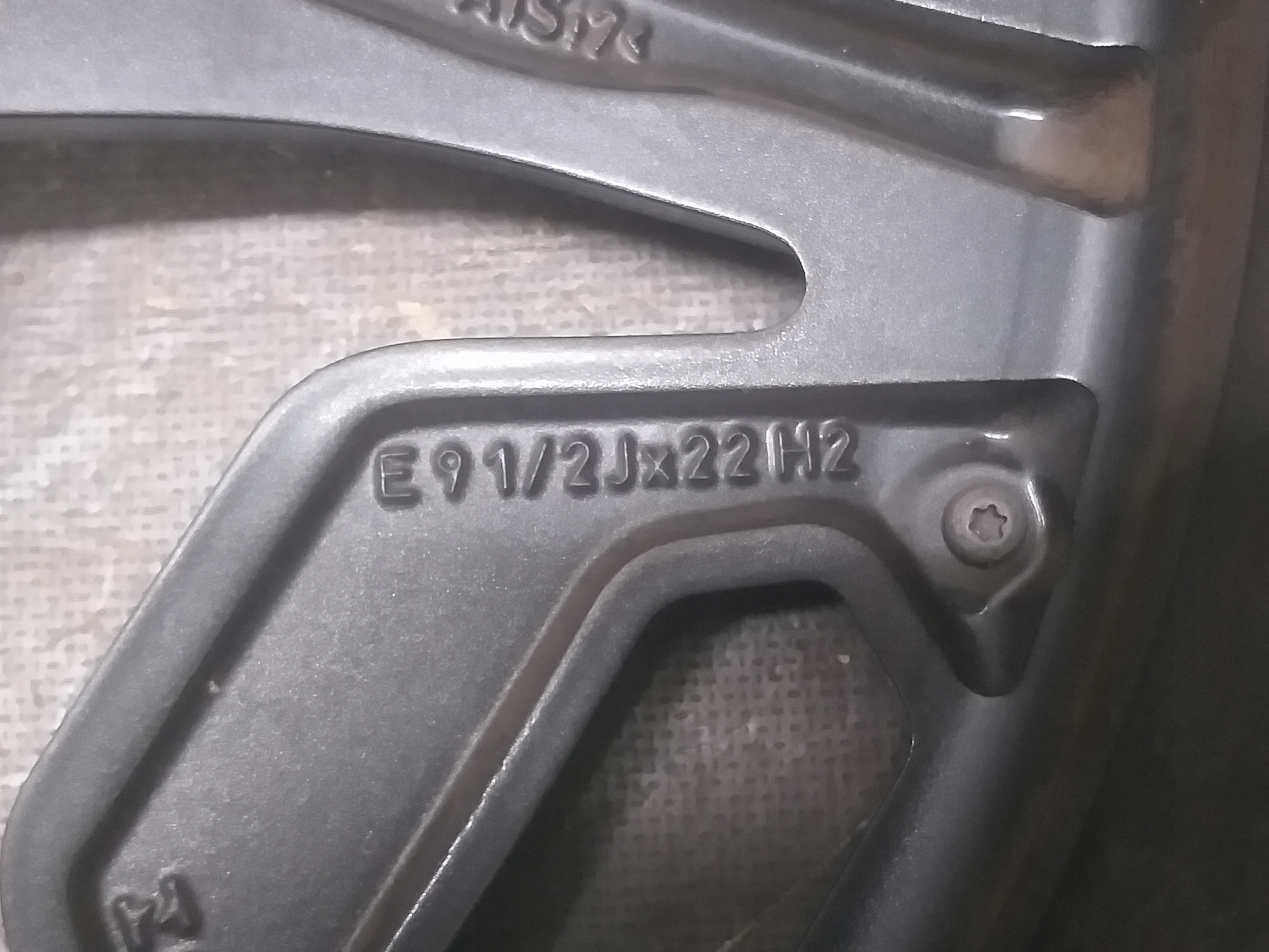 disk hliníkový BMW 9,5J 22" ET37 5X112