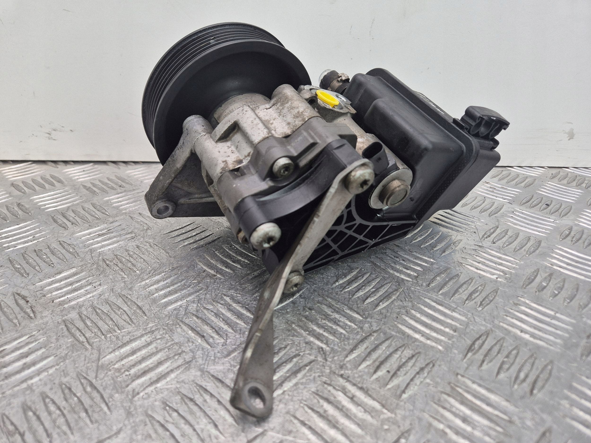 Mercedes C180 CDI W204 servo pump A0064661501