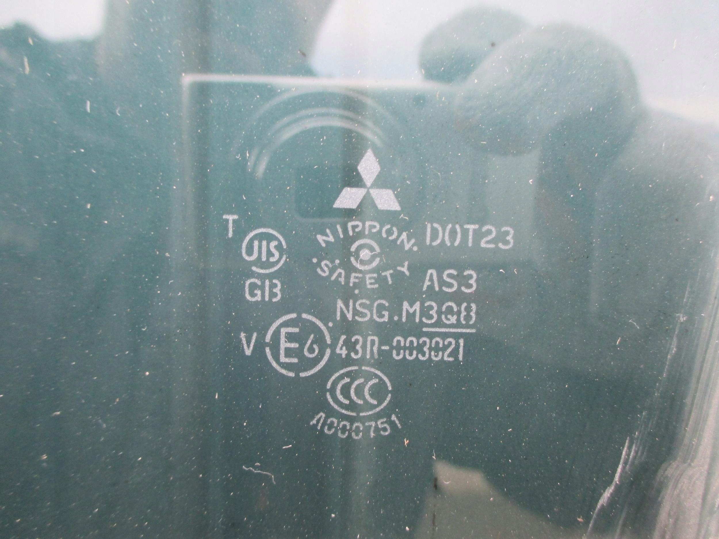 GRANDIS 03 11 SZYBA LEWY TYL Installation side Left rear