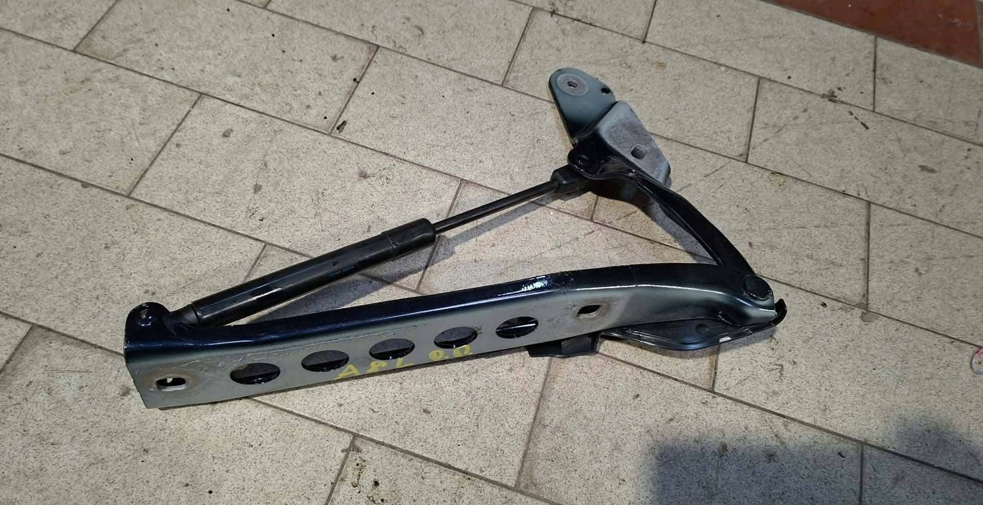 bonnet hinges right side Audi A8 S8 D4 4H 4H0823302C