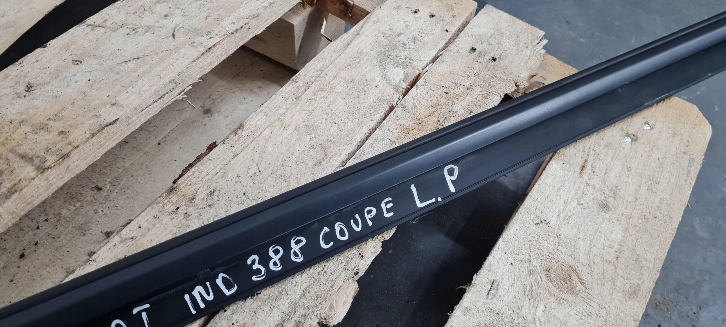 A5 8T LIFT COUPE moulding dust door left left front MAT 8T0853283E