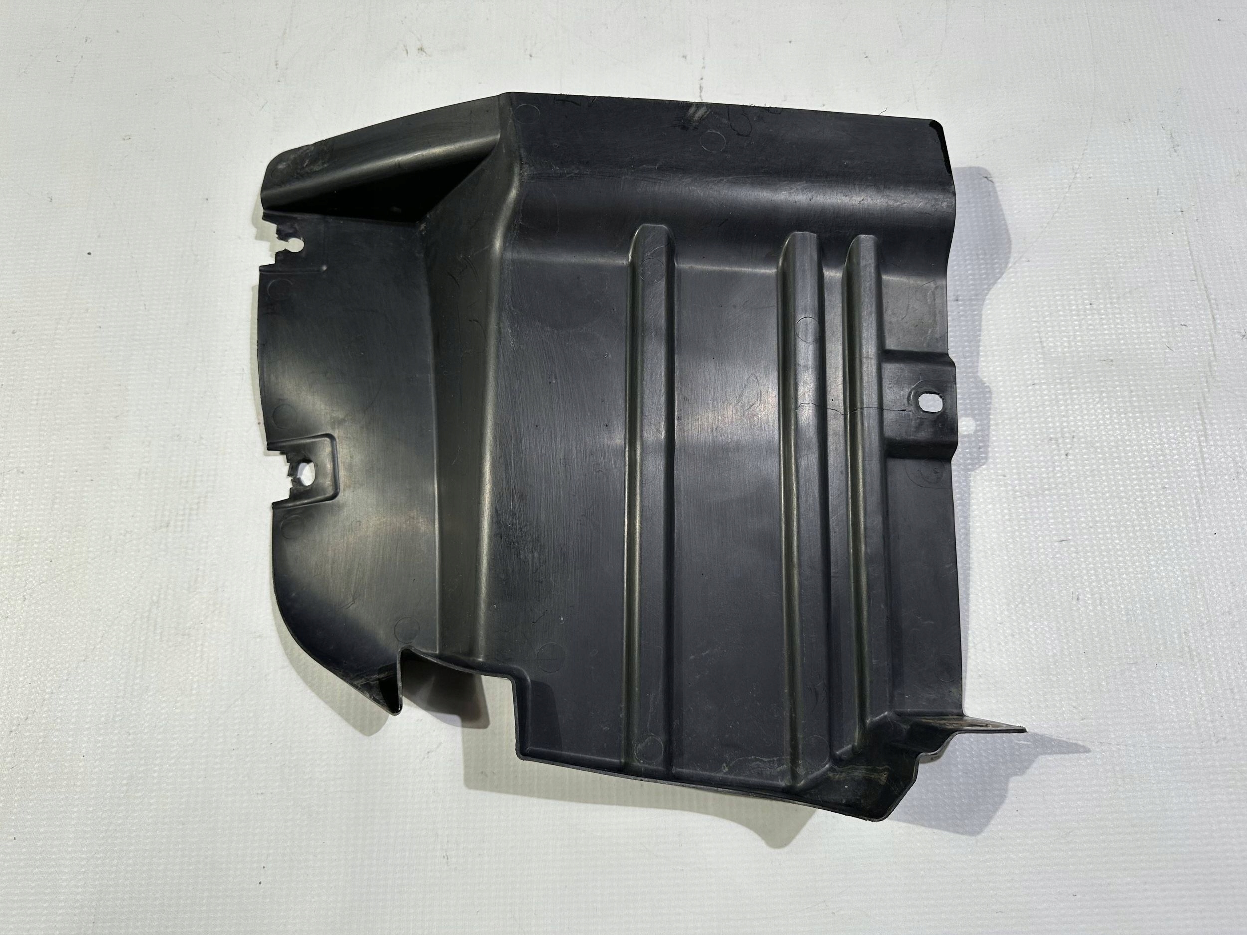 Element nadkola of a fender front front right lower Nissan Titan 2016+
