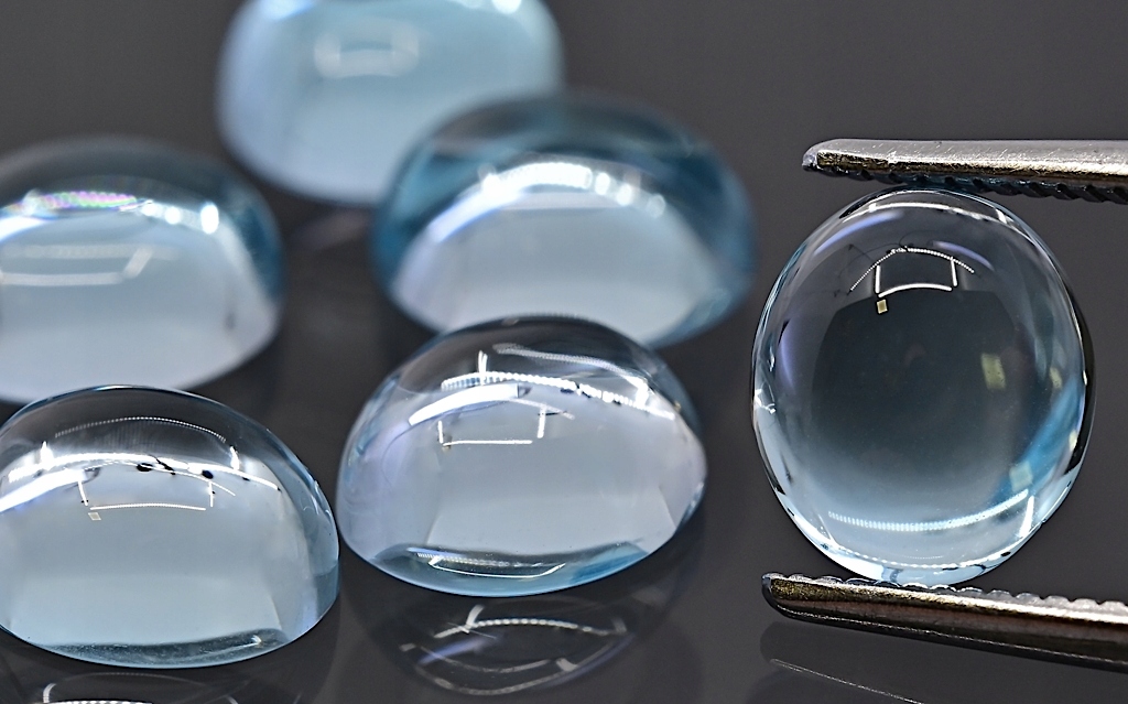 Topaz Sky Blue kabošon ovál 9x8 mm