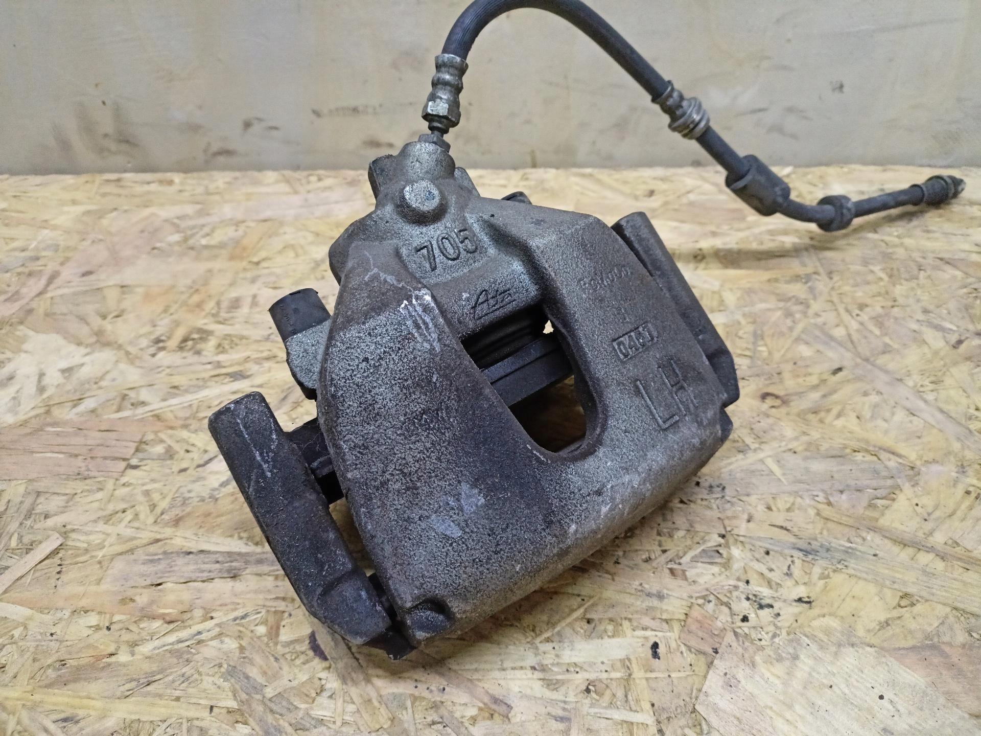 caliper brake front left side Mazda 5 2 2011 0451
