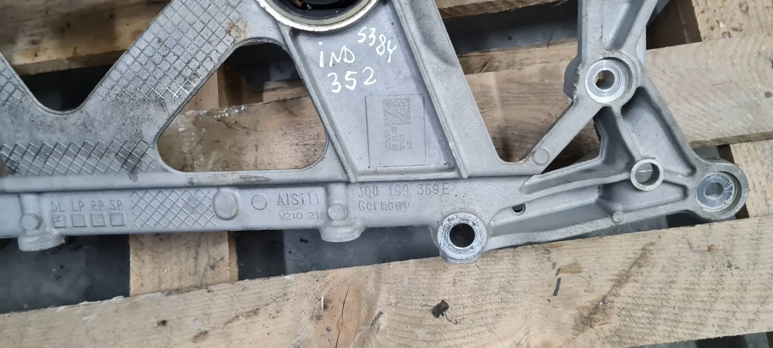 S3 8Y A3 axle beam axle beam springing front subframe below engine 3Q0199369E
