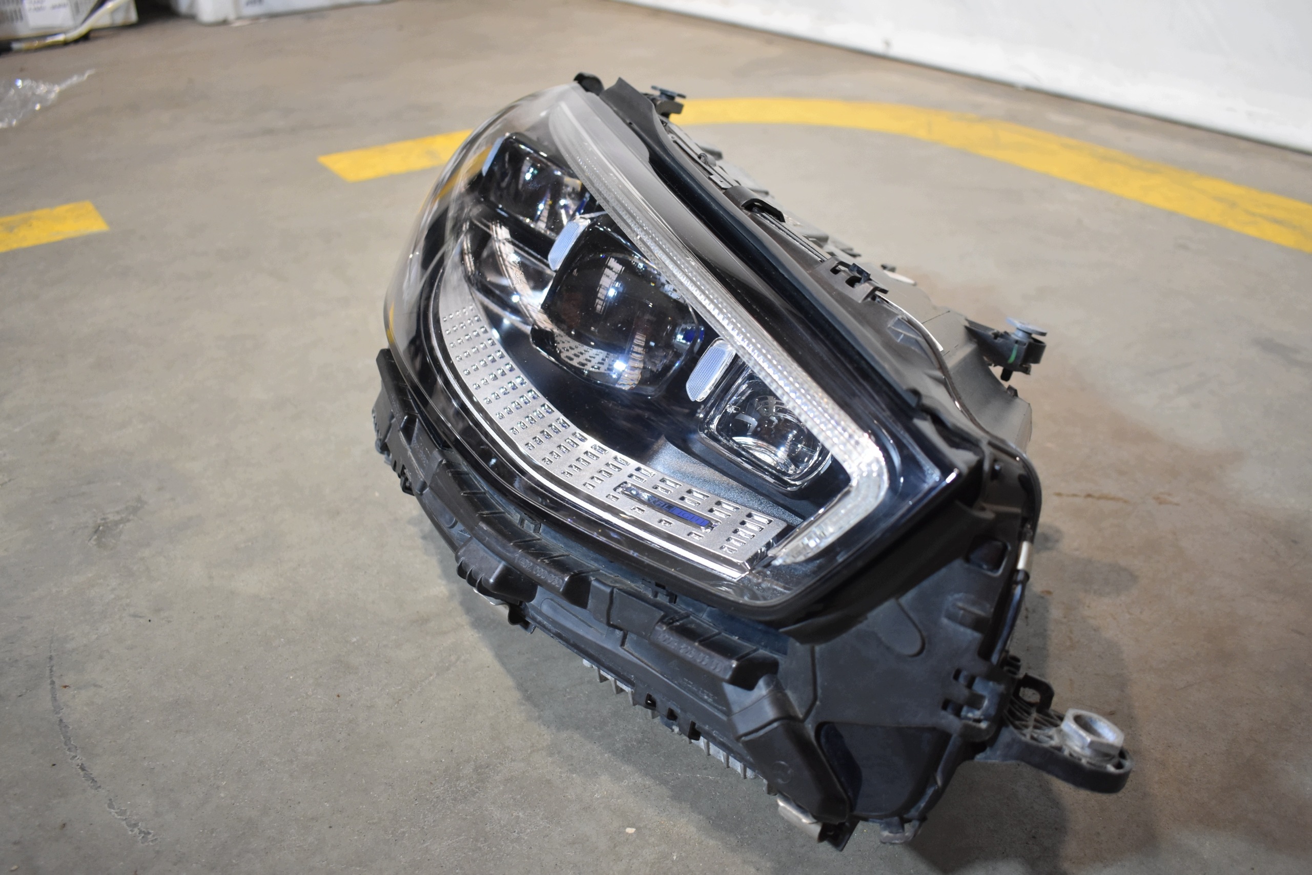 IDEALNA light front front right +module DIGITAL LIGHT MERCEDES W 223 1