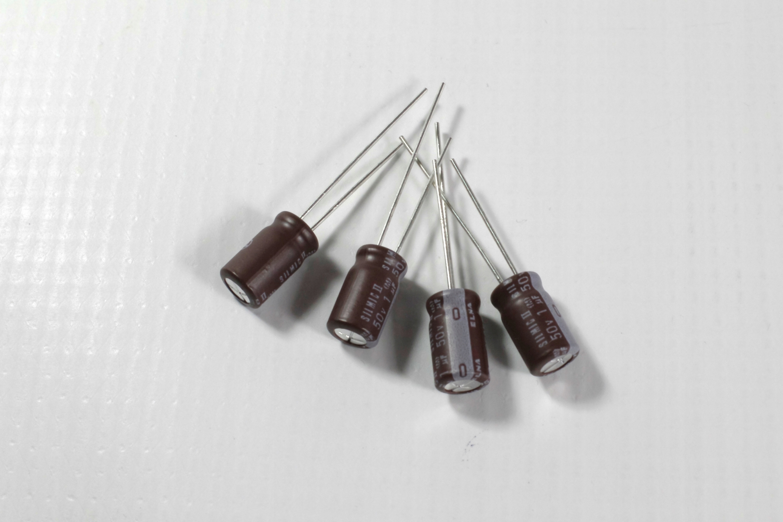 

Kondensator 1uF/50V Elna Silmic II Rfs x 4 szt.