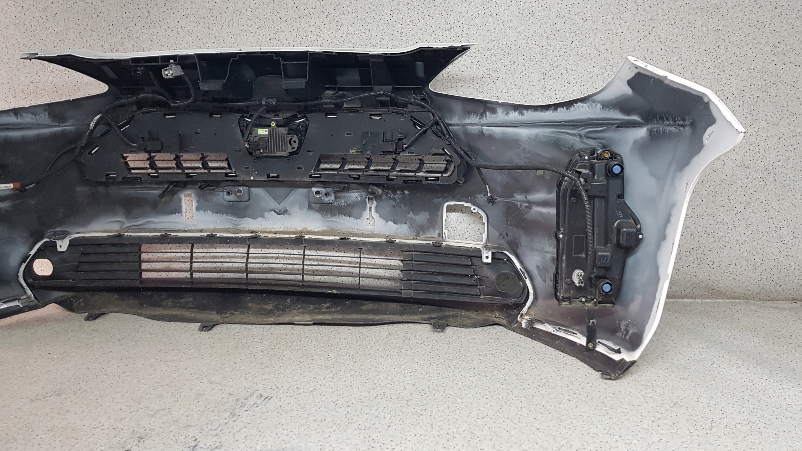 TOYOTA YARIS CROSS 2020 - bumper front 8315