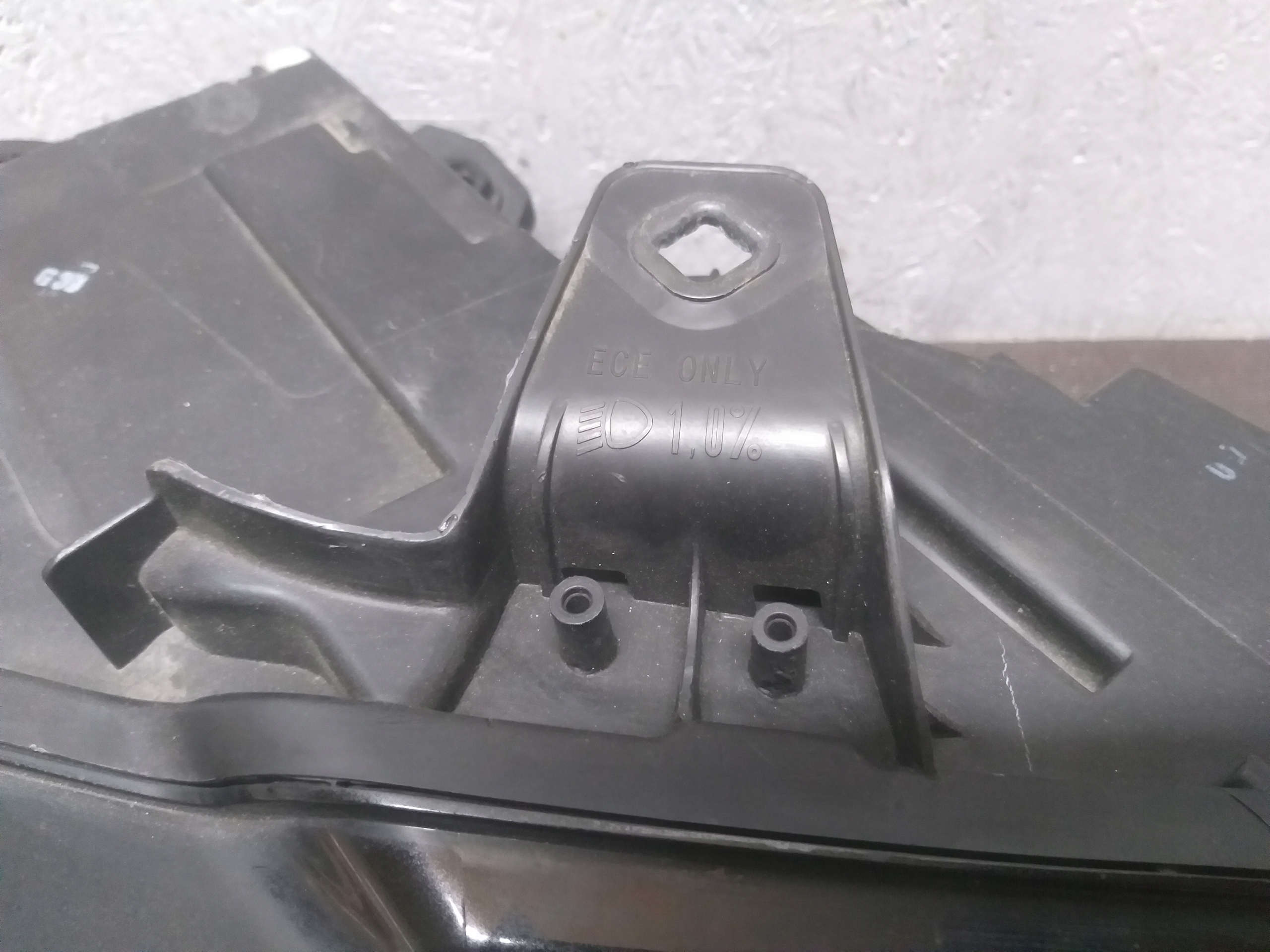 LIGHT FRONT RIGHT AUDI A3 XENON LED 13-16 8V0941006