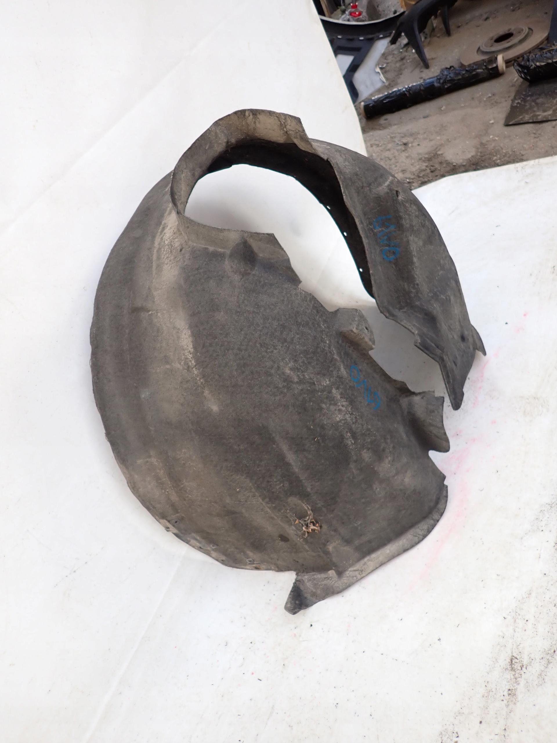 VOLVO XC60 and 1 08-17 mudguard front front left