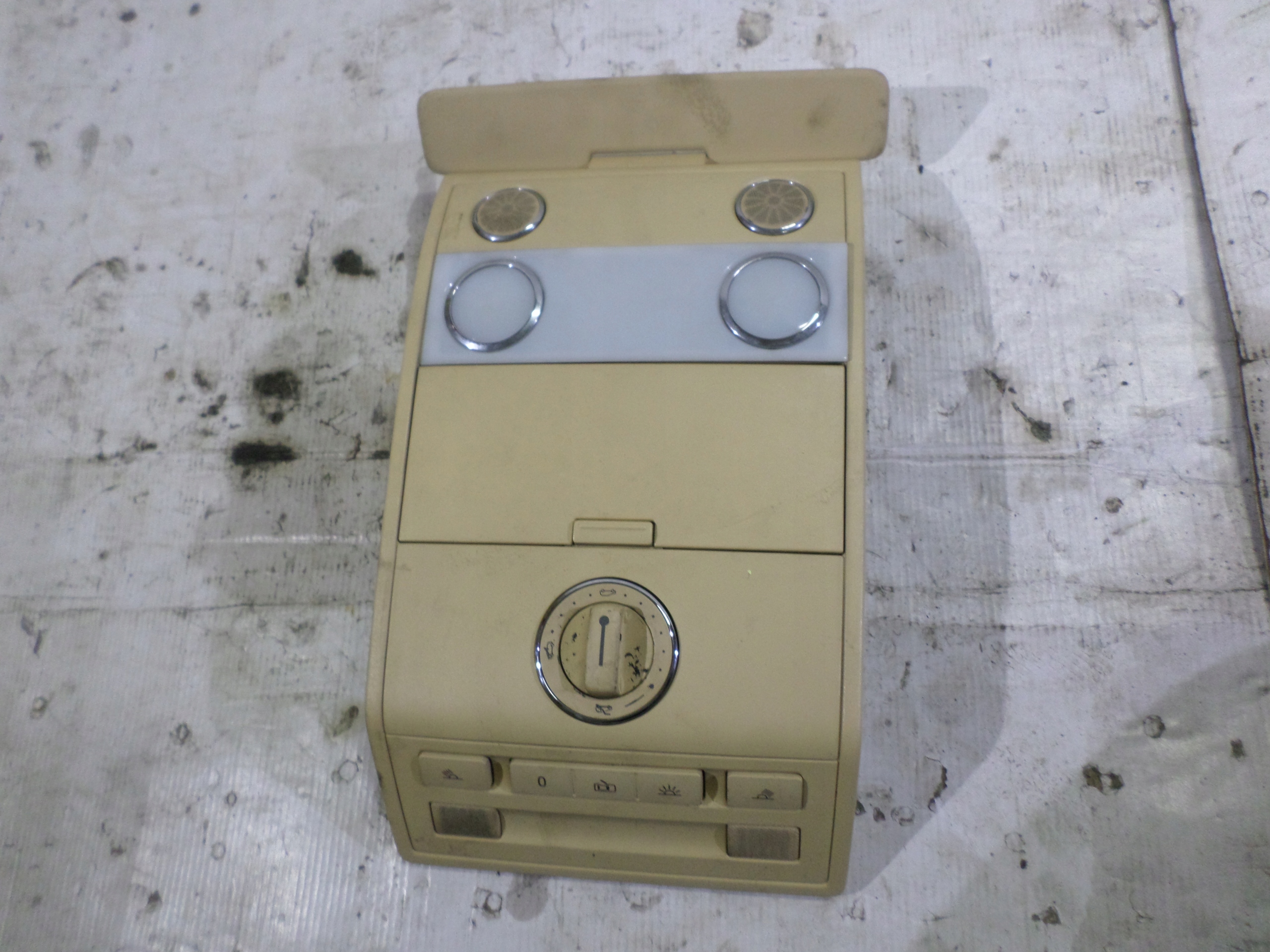 ГАБАРИТНИЙ ЛІХТАР ЯЩИК ДЛЯ ЗБЕРІГАННЯ VW TOUAREG 7L 7L0868403