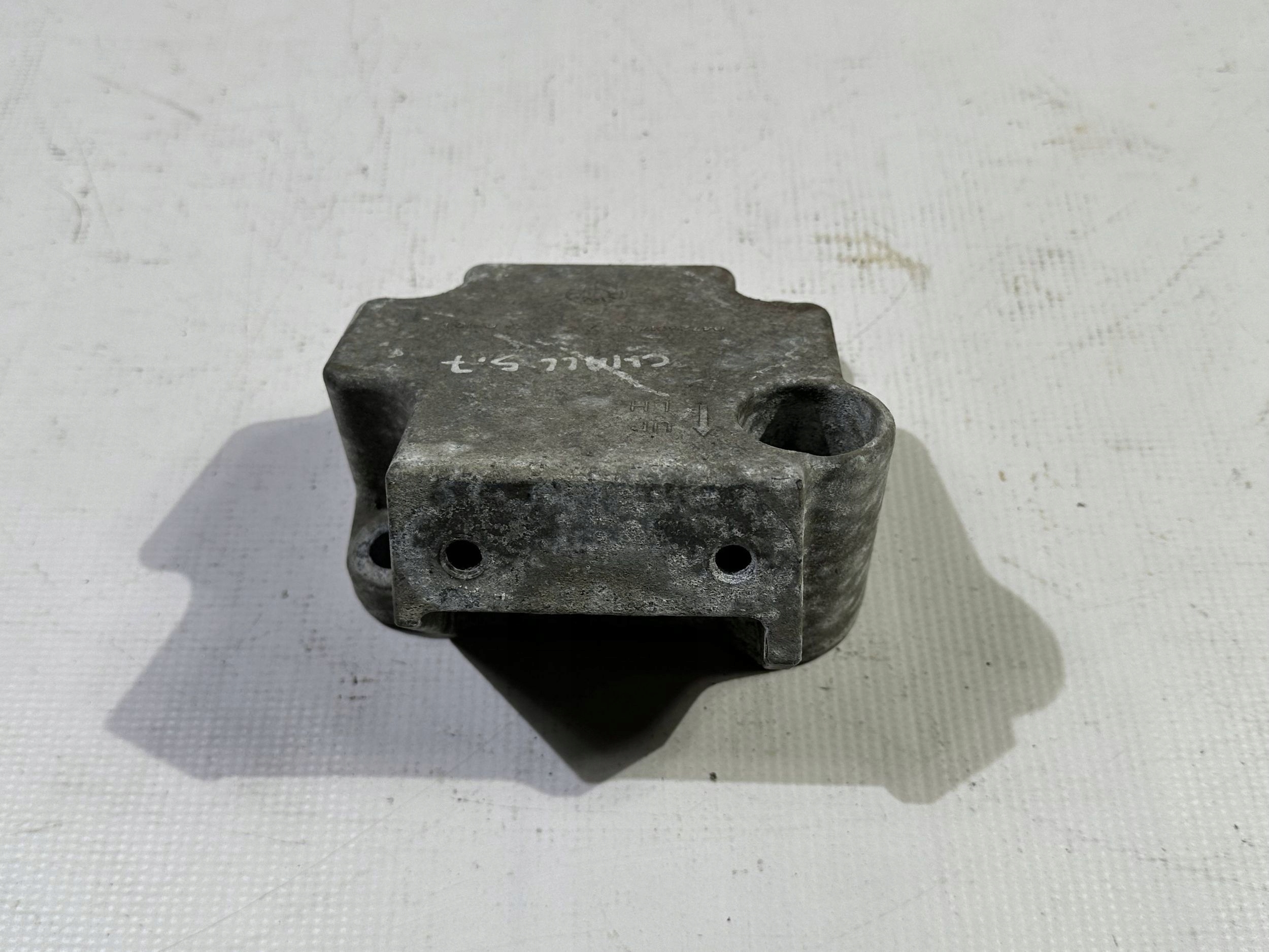 holder holder engine mount left Dodge Charger Challenger 5.7 2015+