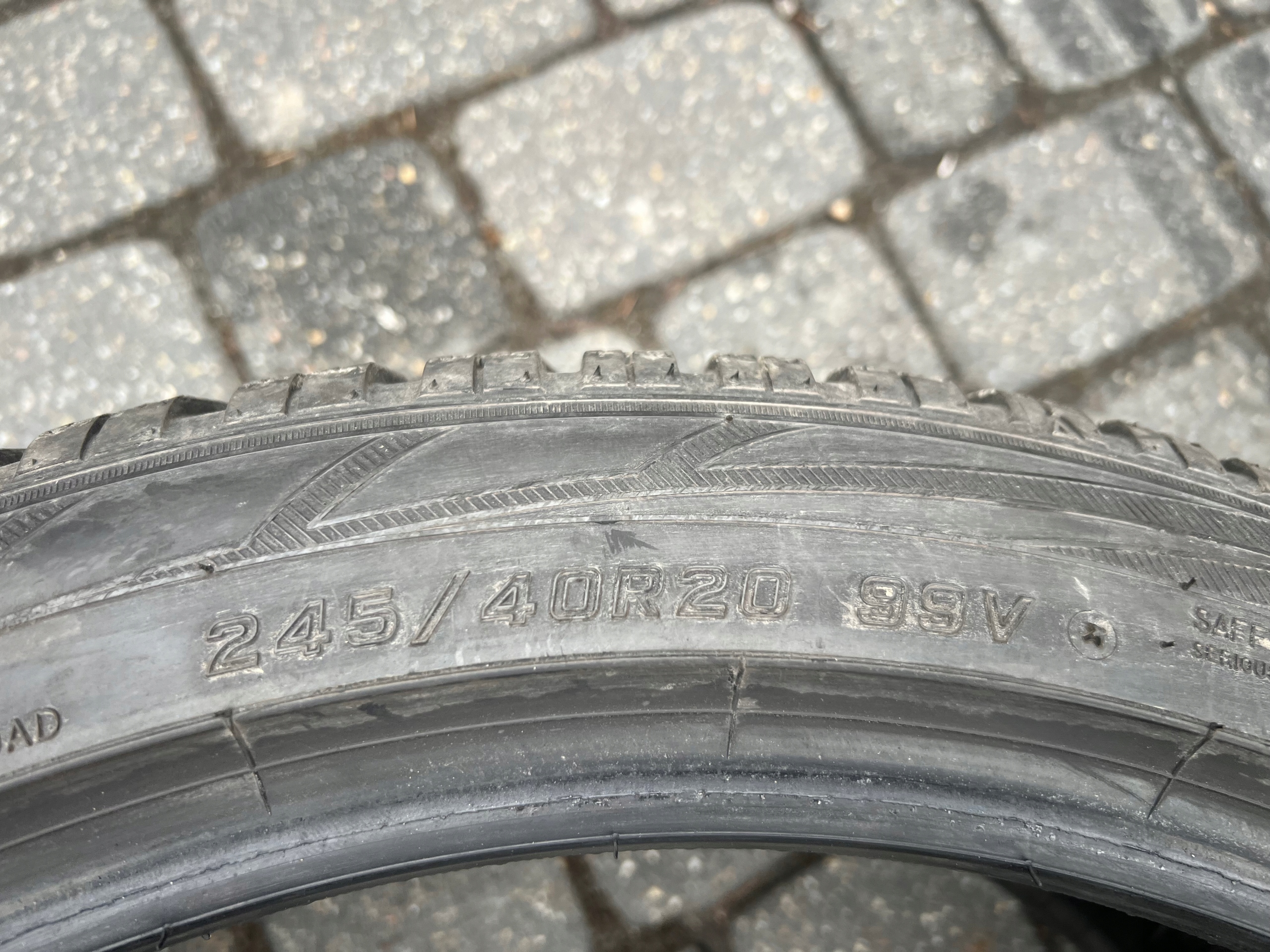 Opona Falken Eurowinter HS01 - 245/40/20 Model EuroWinter HS01