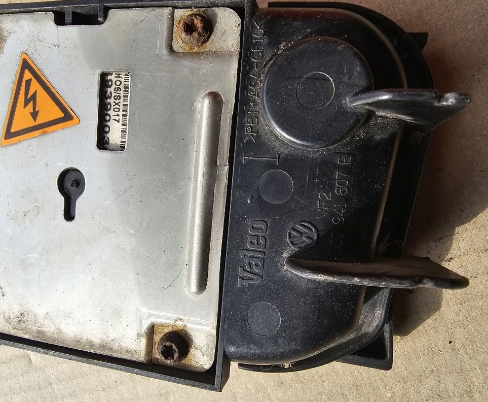 крышка фары Ксенон левый vw PASSAT B6 3C0941607E