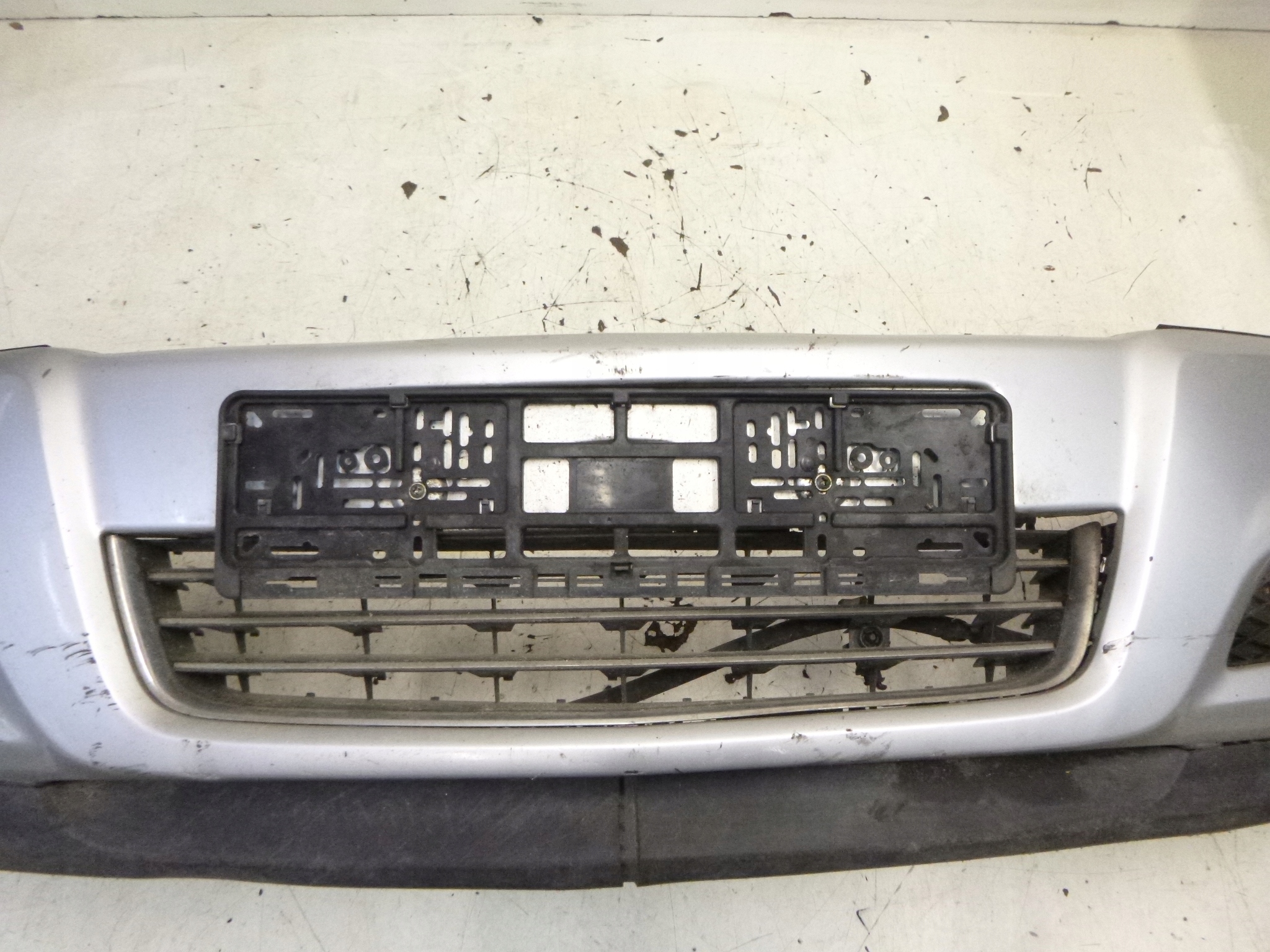 Frontstoßstange Opel Astra H Z176 2005r. 13225746