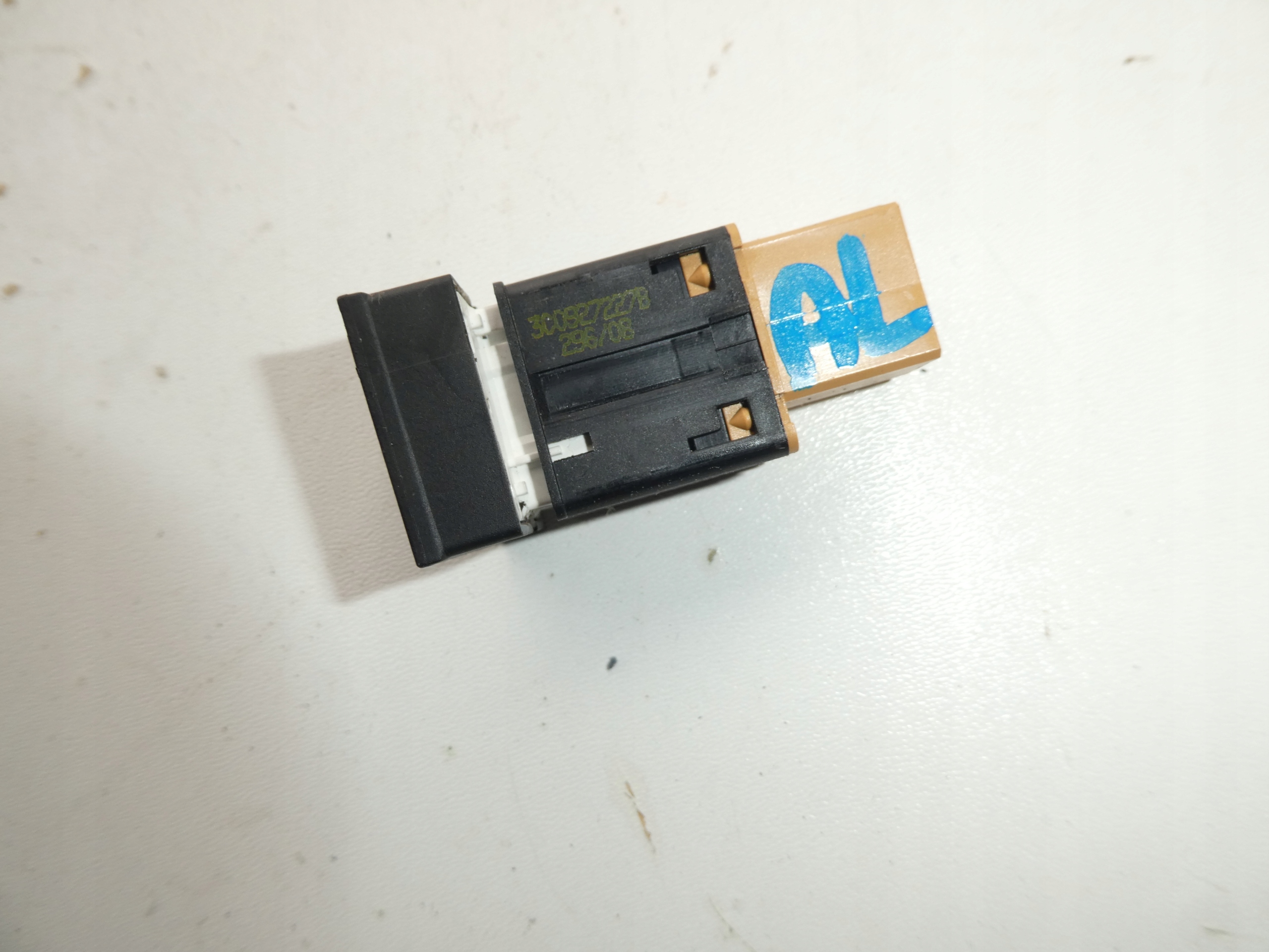 switch AUTO HOLD VW PASSAT B6 3C0927227B