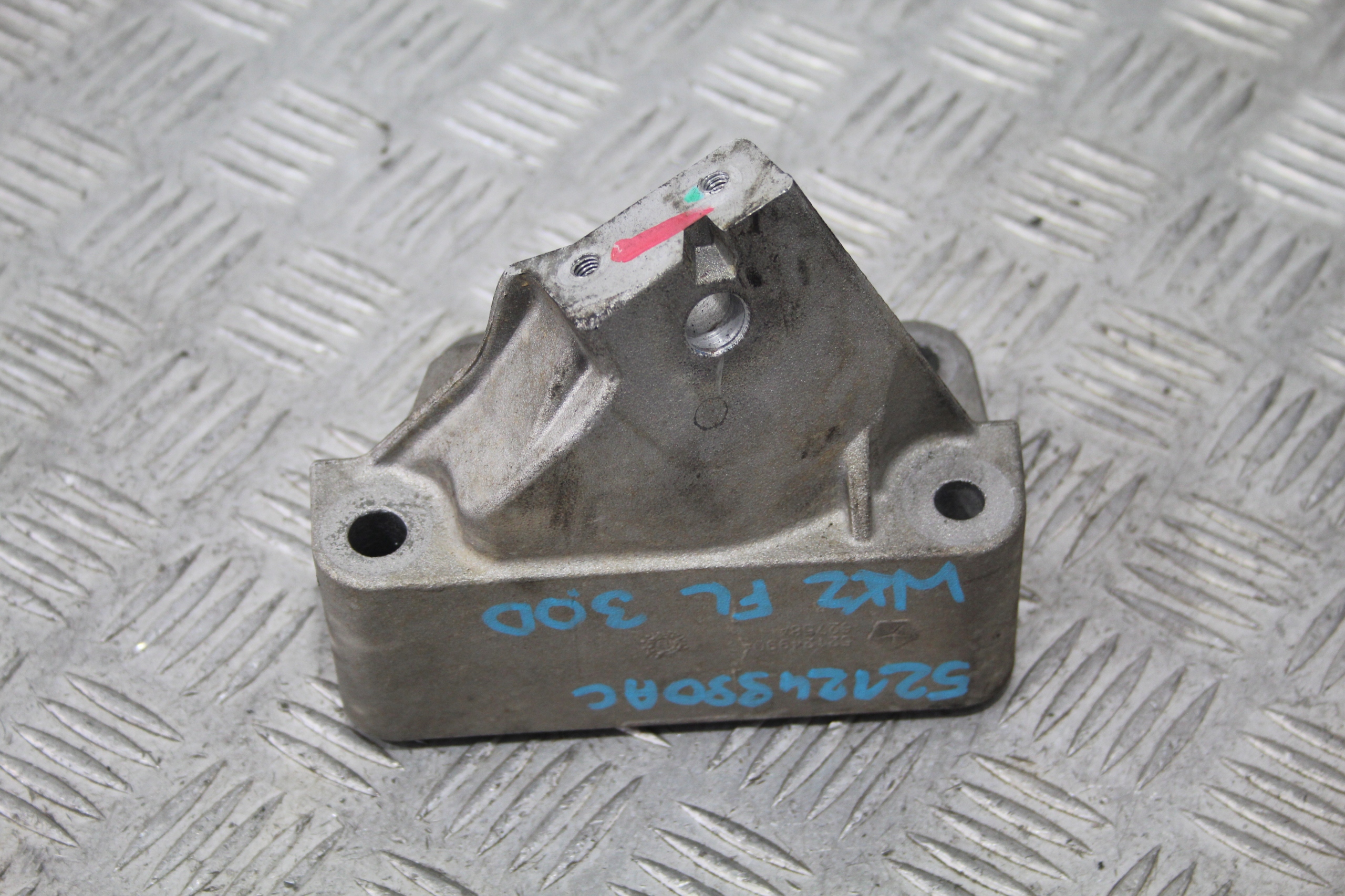 SUPPORT SUPPORT PLAQUE MOTEUR JEEP GRAND CHEROKEE WK2 FL