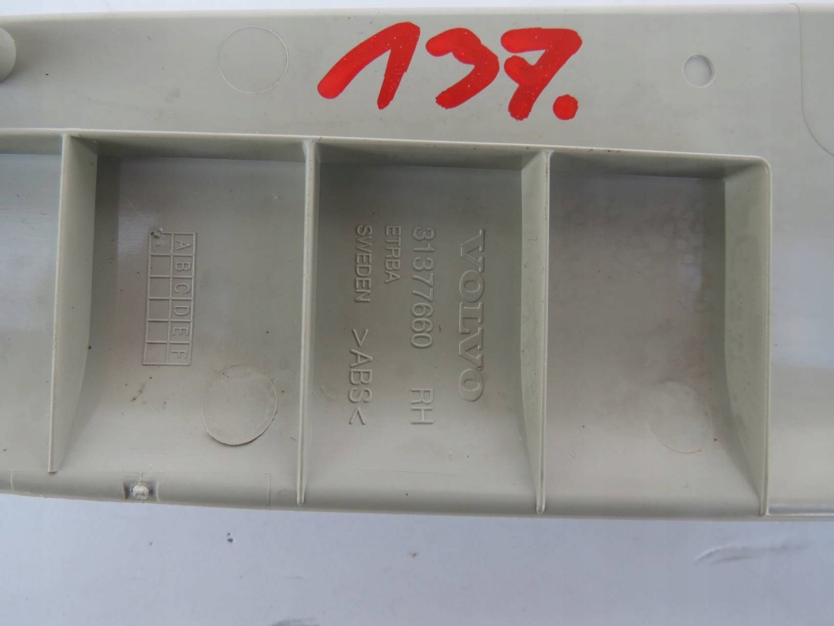 side cover SLUPKA right VOLVO V90 31377660