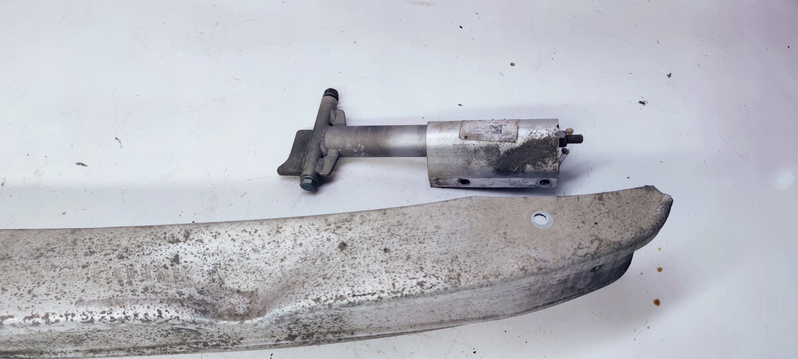 sider below bumper rear part AUDI A4 B7 USA 8E0807313J