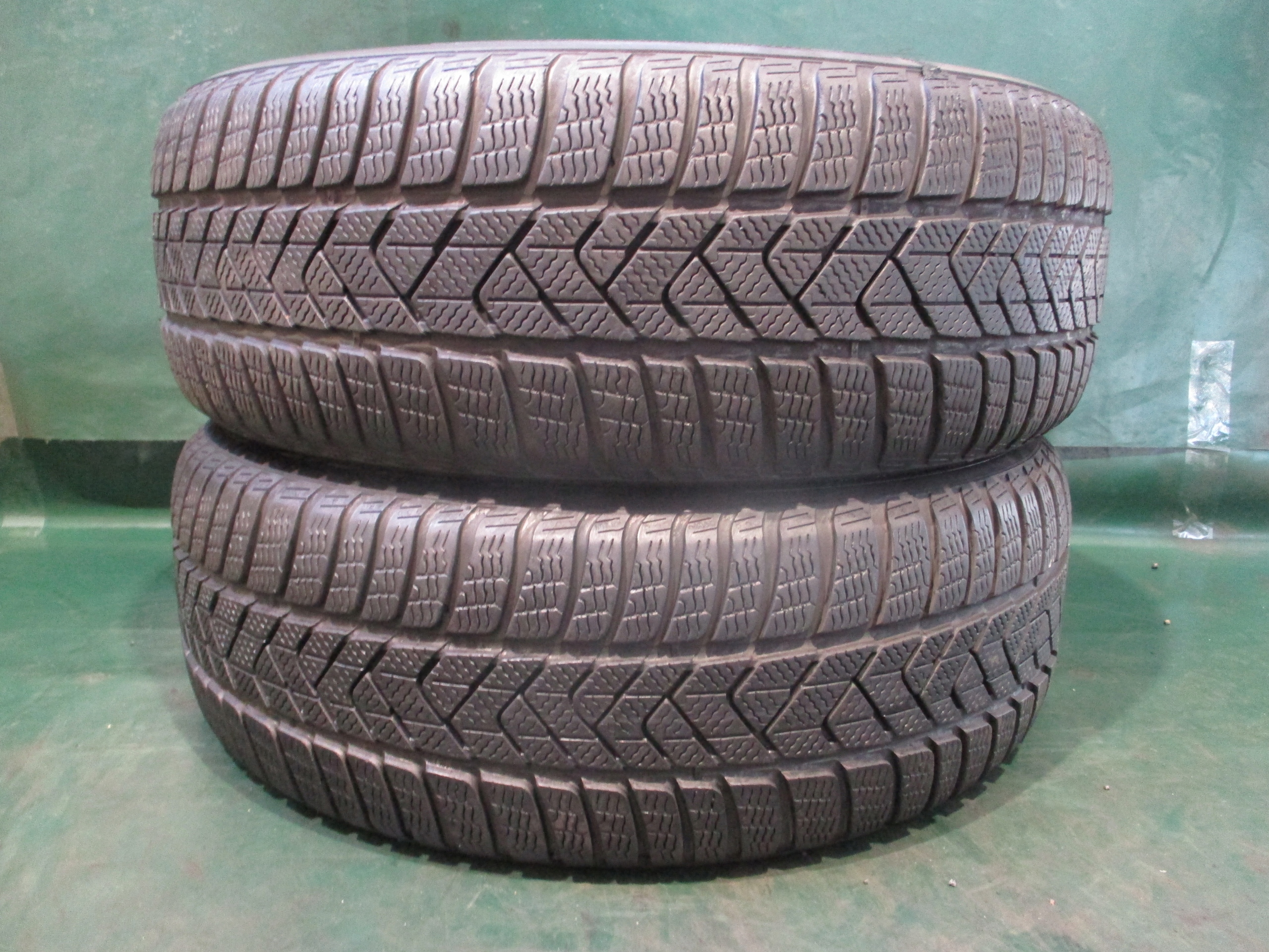 2 opony zimowe używane 225/55R17 97H Pirelli SottoZero 3 6 mm X