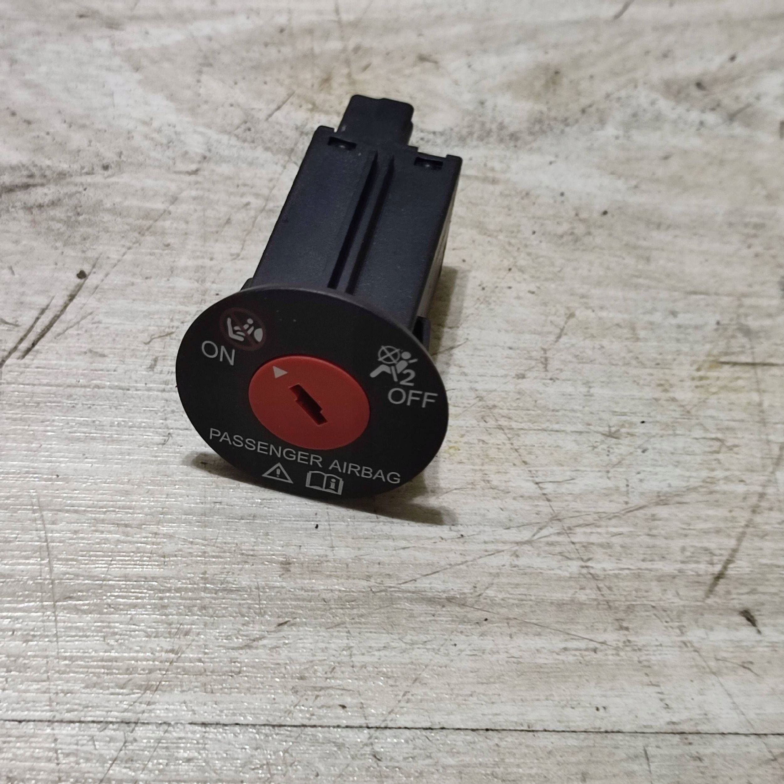 Interruttore airbag passeggeri Suzuki Vitara (LY) 3897052K00