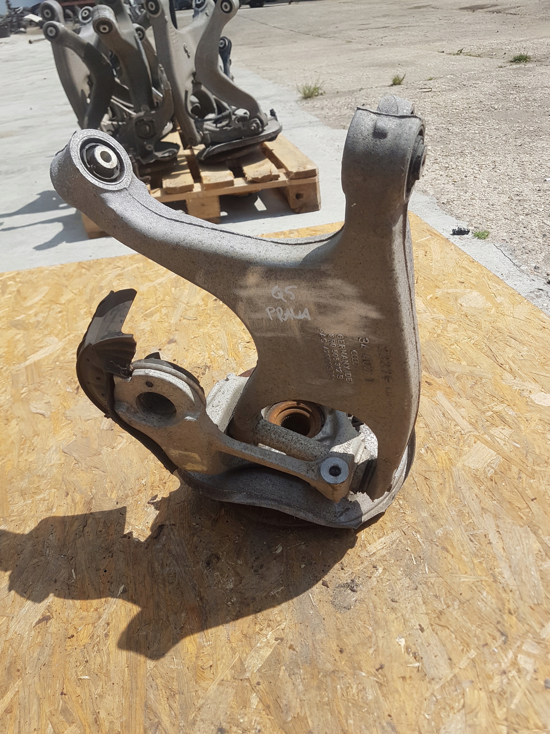 swing right rear part AUDI A6 C7 A7 Q5 8R0505312B