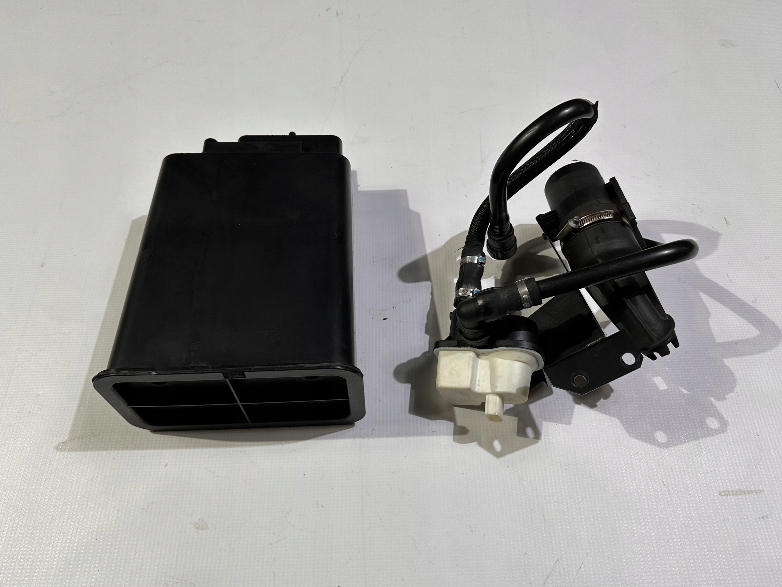 karbonski filter oparow goriva Maserati GranTurismo 2008+