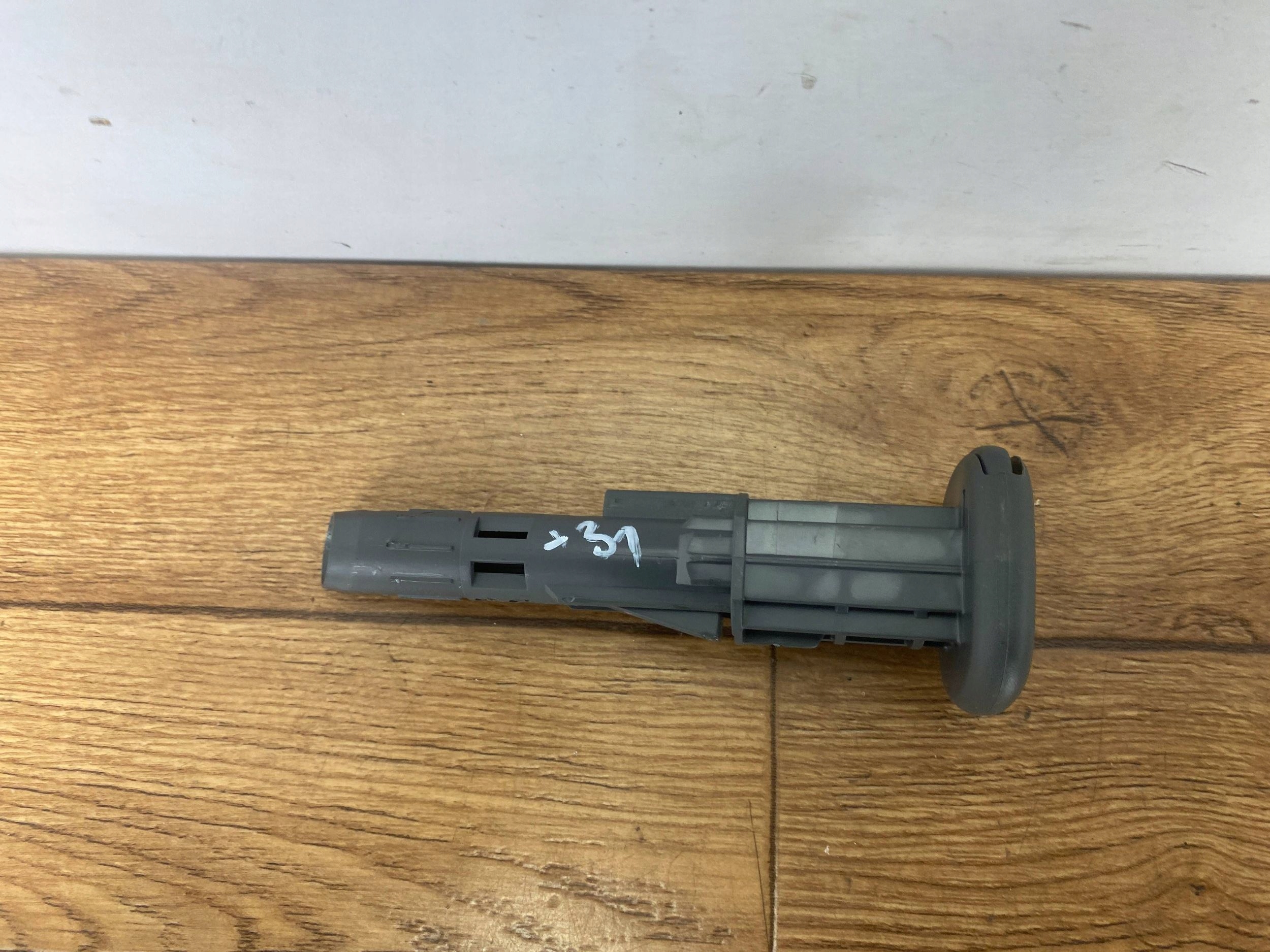 Halter SITZ zaglowka Ram 1500 2019+
