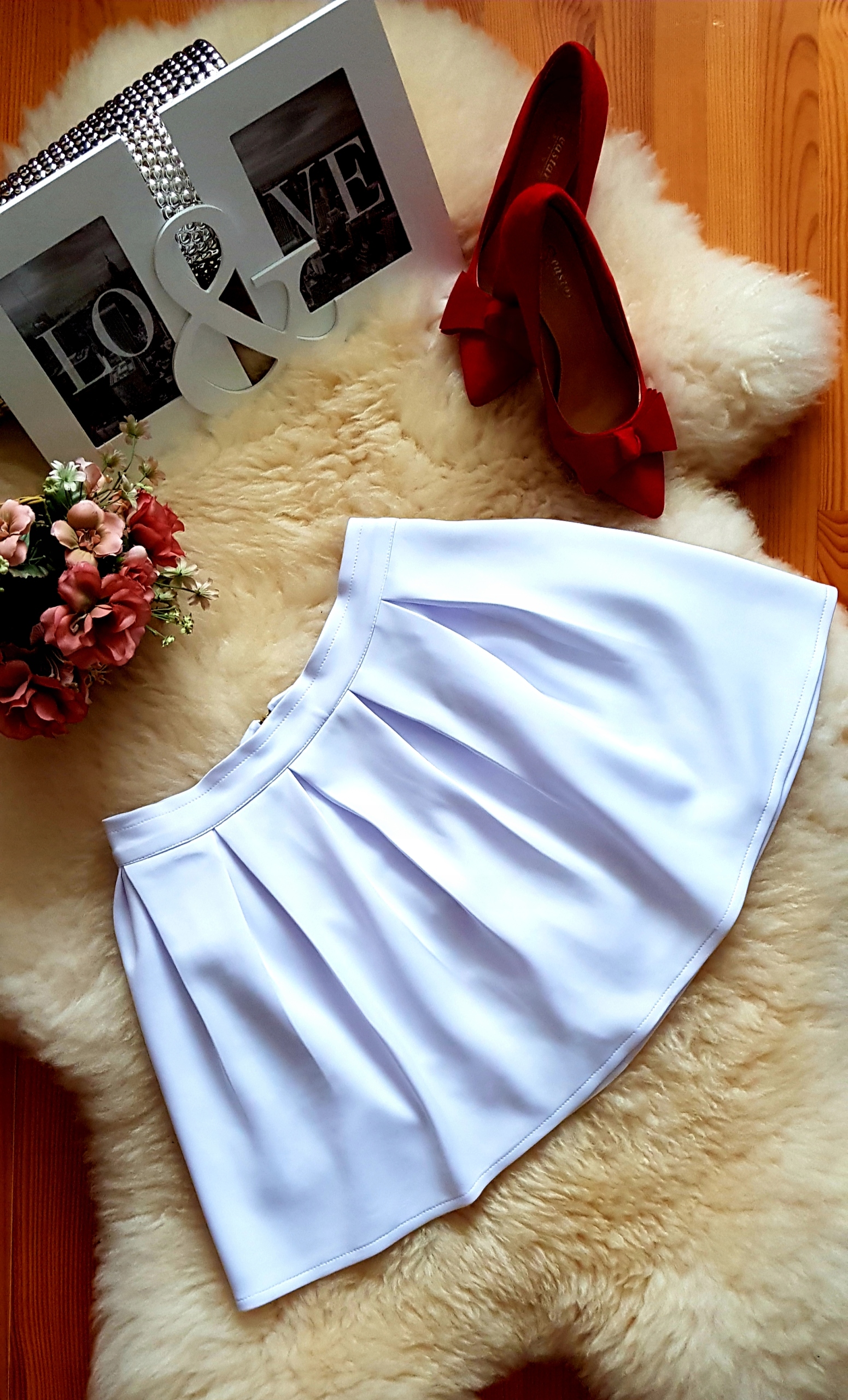 Spódniczka BIAŁA ROZKLOSZOWANA w ZAKŁADKI zasuwana na ZŁOTY ZAMEK XS Materiał dominujący poliester