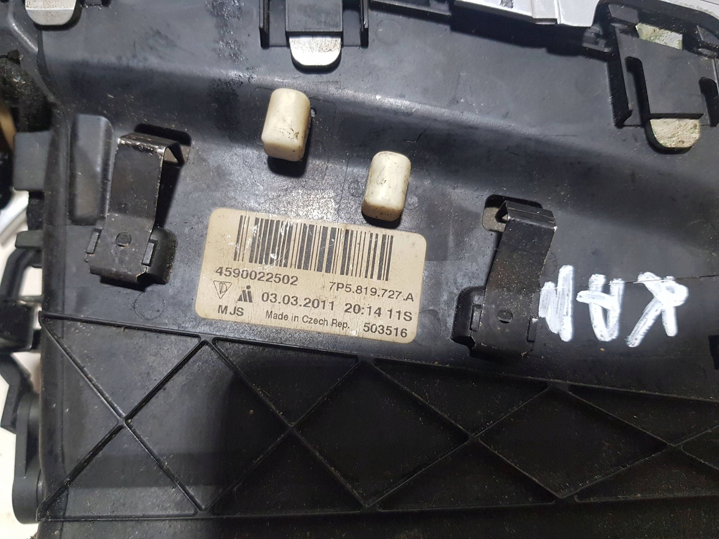 grid air conditioning devices side of the dashboard front left Porsche Cayenne II 7P5819727A
