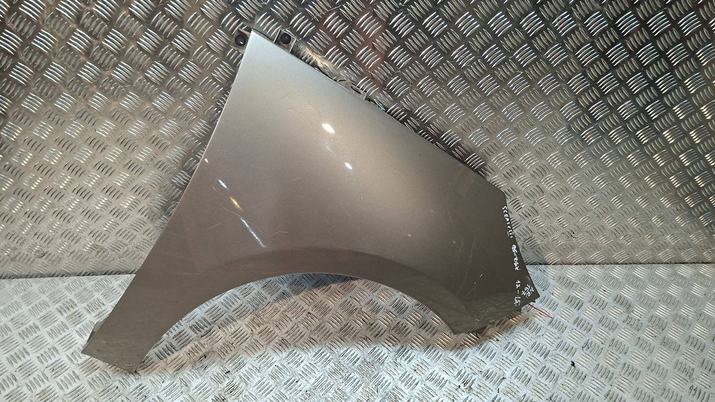 fender front right 631000970R RENAULT SCENIC III LIFT 2013-2016