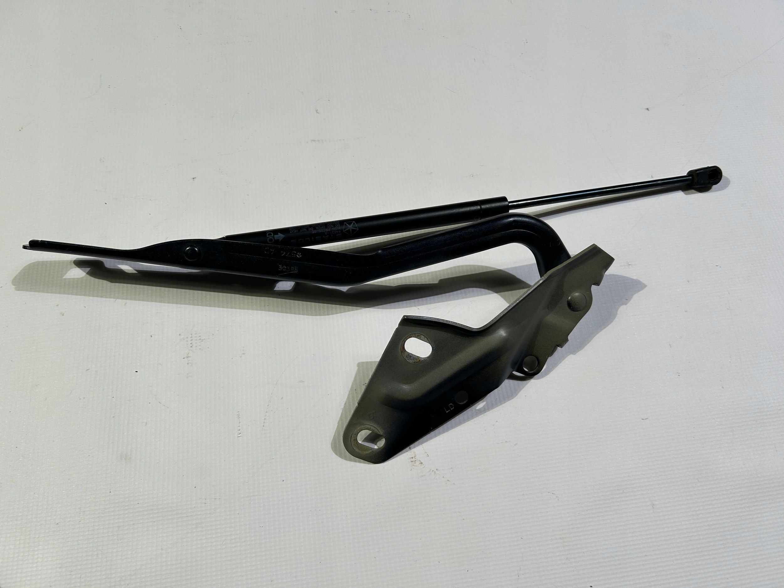 hinge bonnets left damper pokrywy of the engine original Dodge RAM 1500 2009